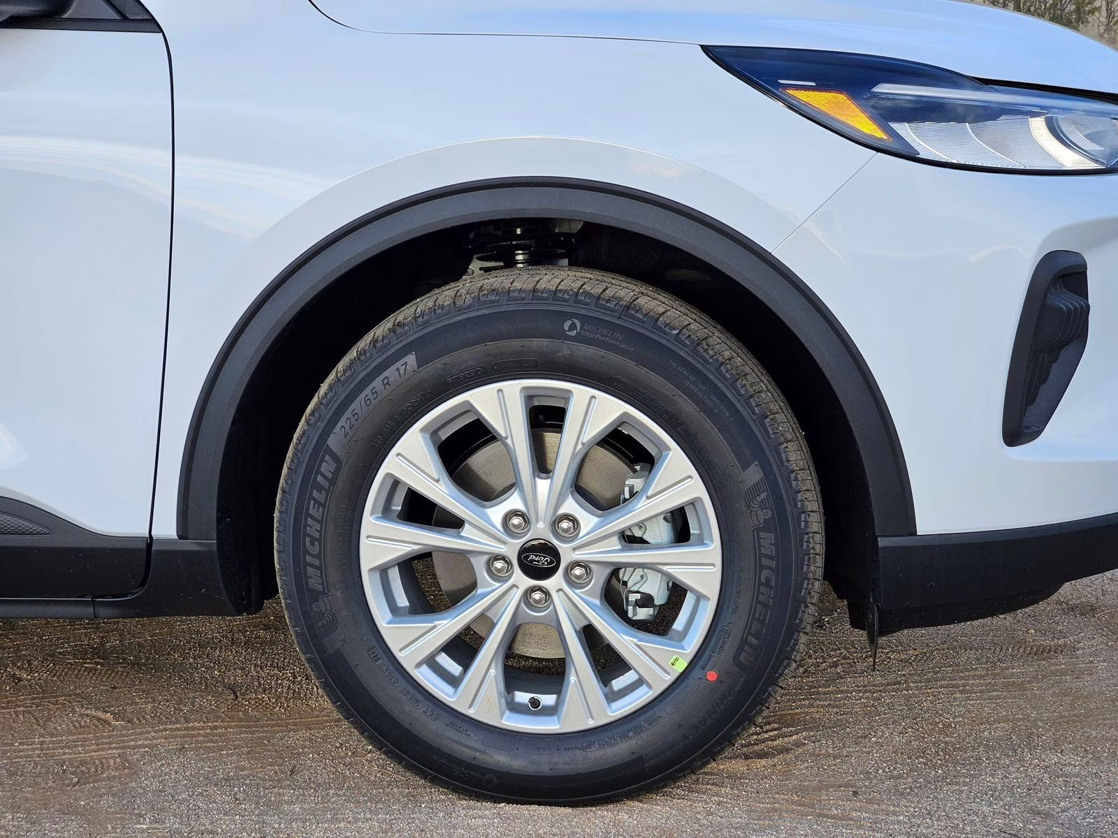 2026 Oxford White Ford Escape Active FWD SUV