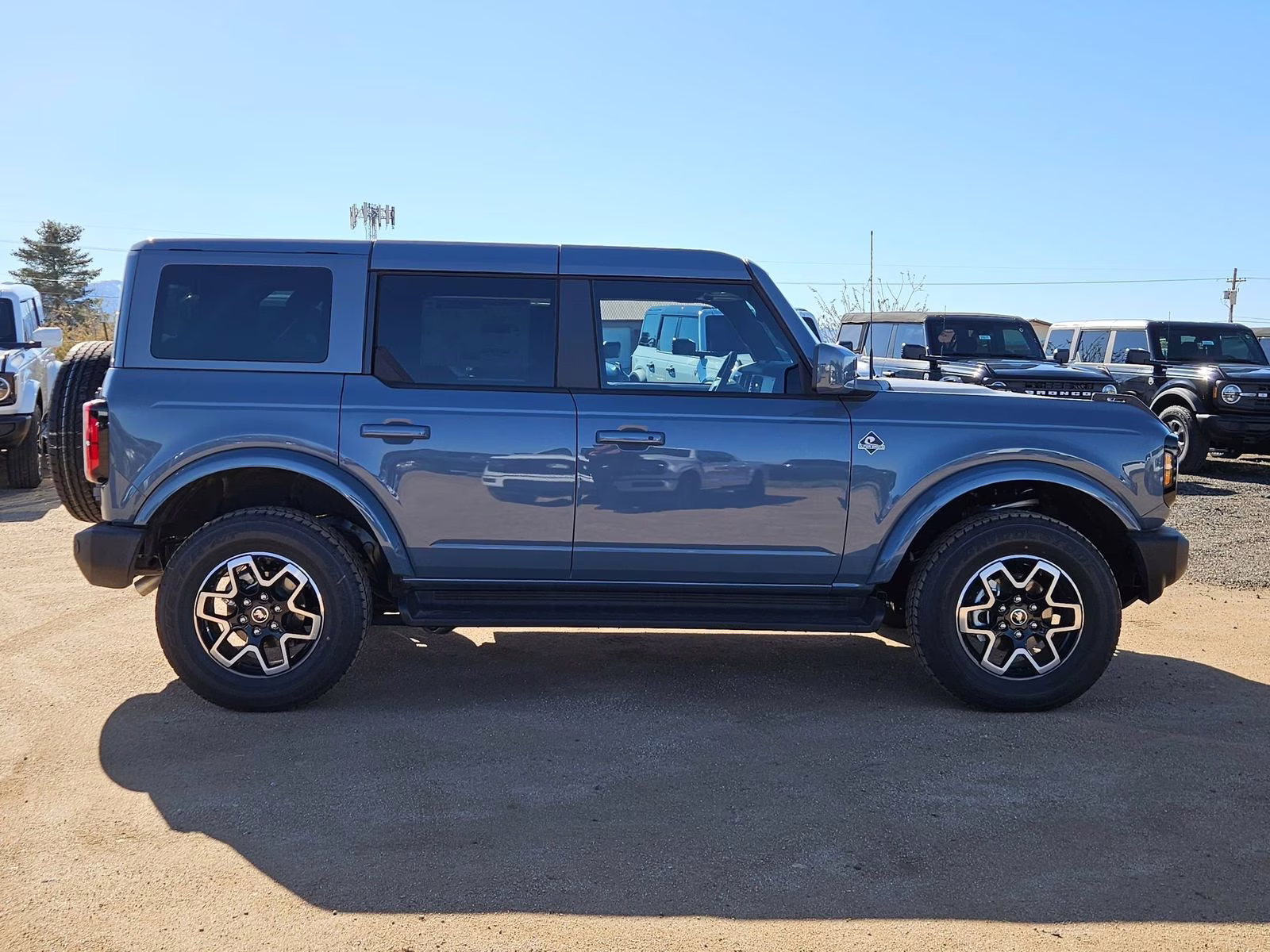 2025 Azure Gray Metallic Ford Bronco Outer Banks 4X4 SUV