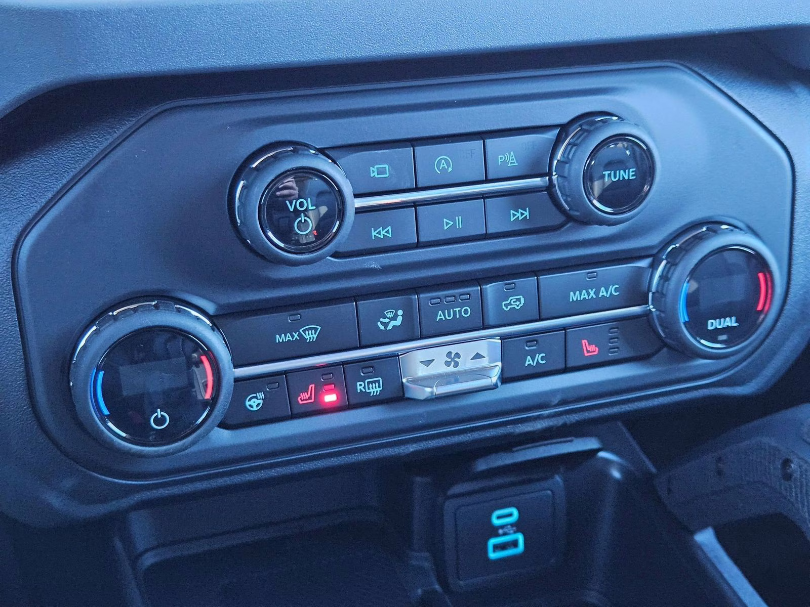 2025 Desert Sand Ford Bronco Outer Banks 4X4 SUV