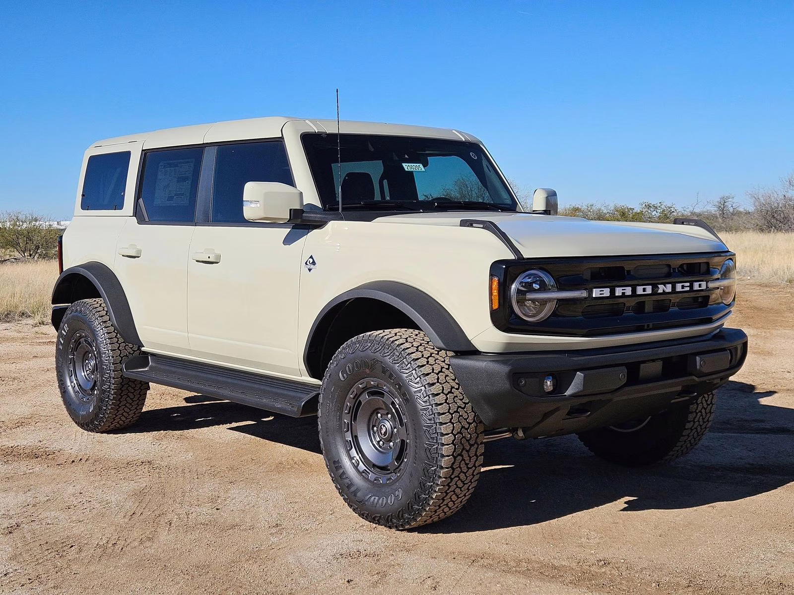 2025 Desert Sand Ford Bronco Outer Banks 4X4 SUV