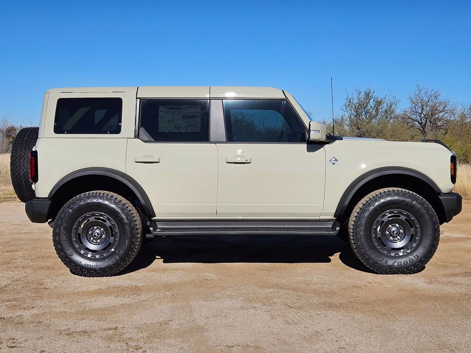 2025 Desert Sand Ford Bronco Outer Banks 4X4 SUV