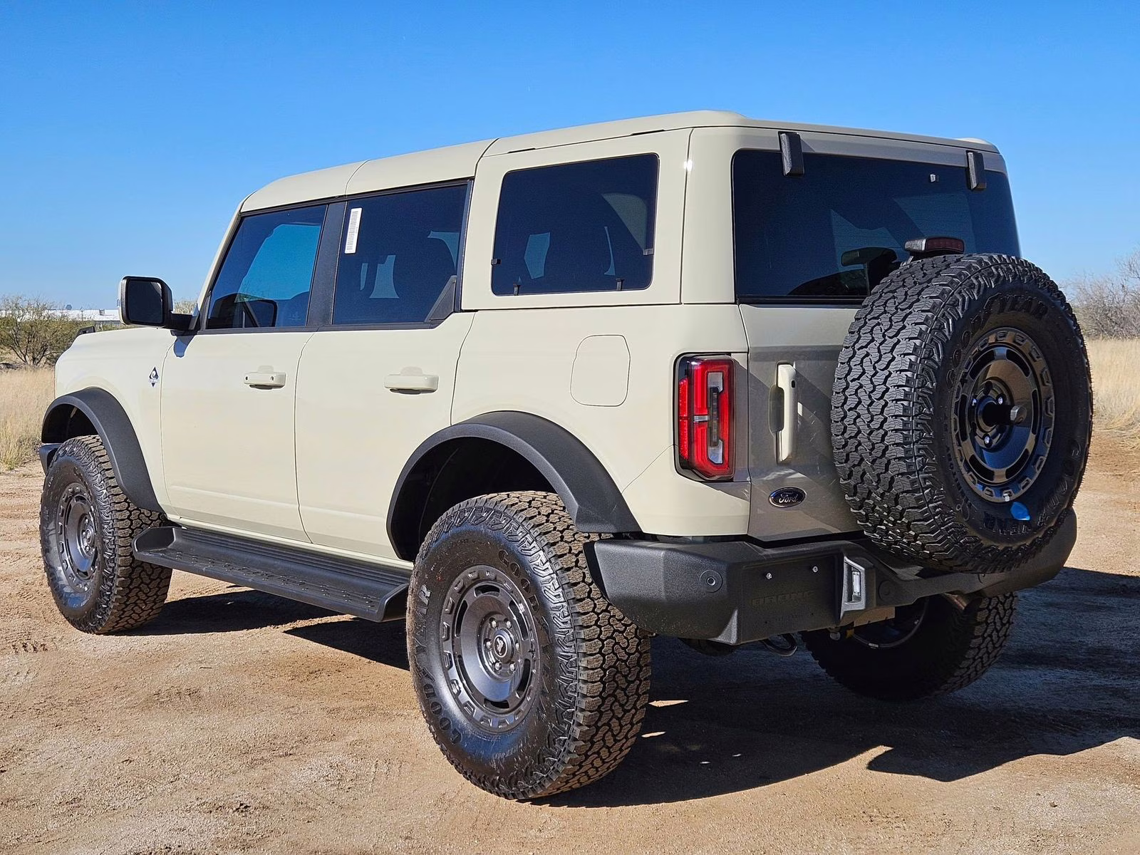 2025 Desert Sand Ford Bronco Outer Banks 4X4 SUV