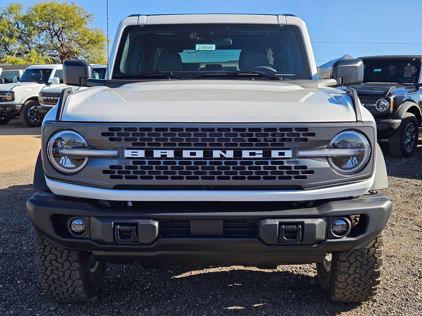 2025 Oxford White Ford Bronco Badlands 4X4 SUV