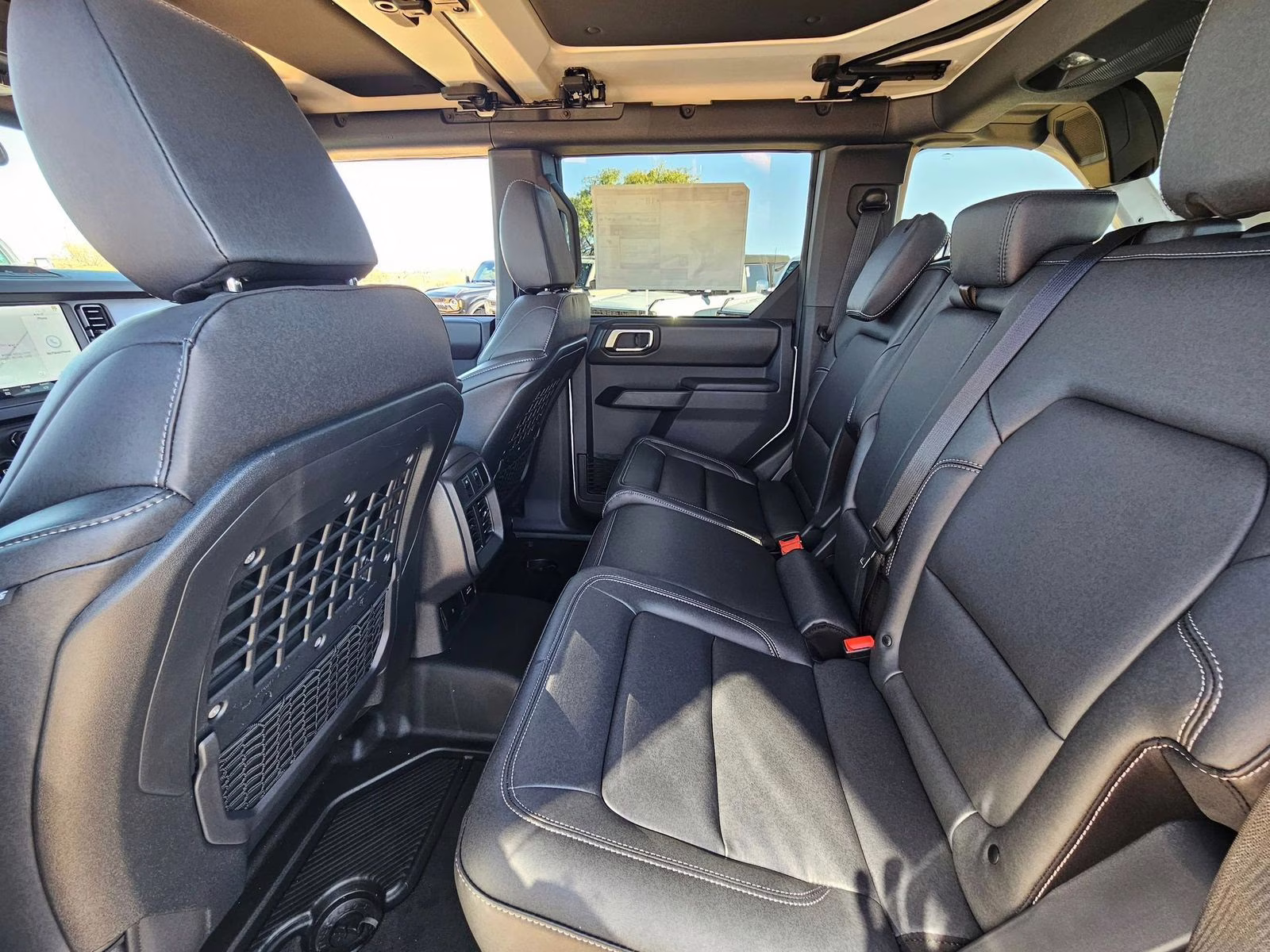 2025 Oxford White Ford Bronco Badlands 4X4 SUV