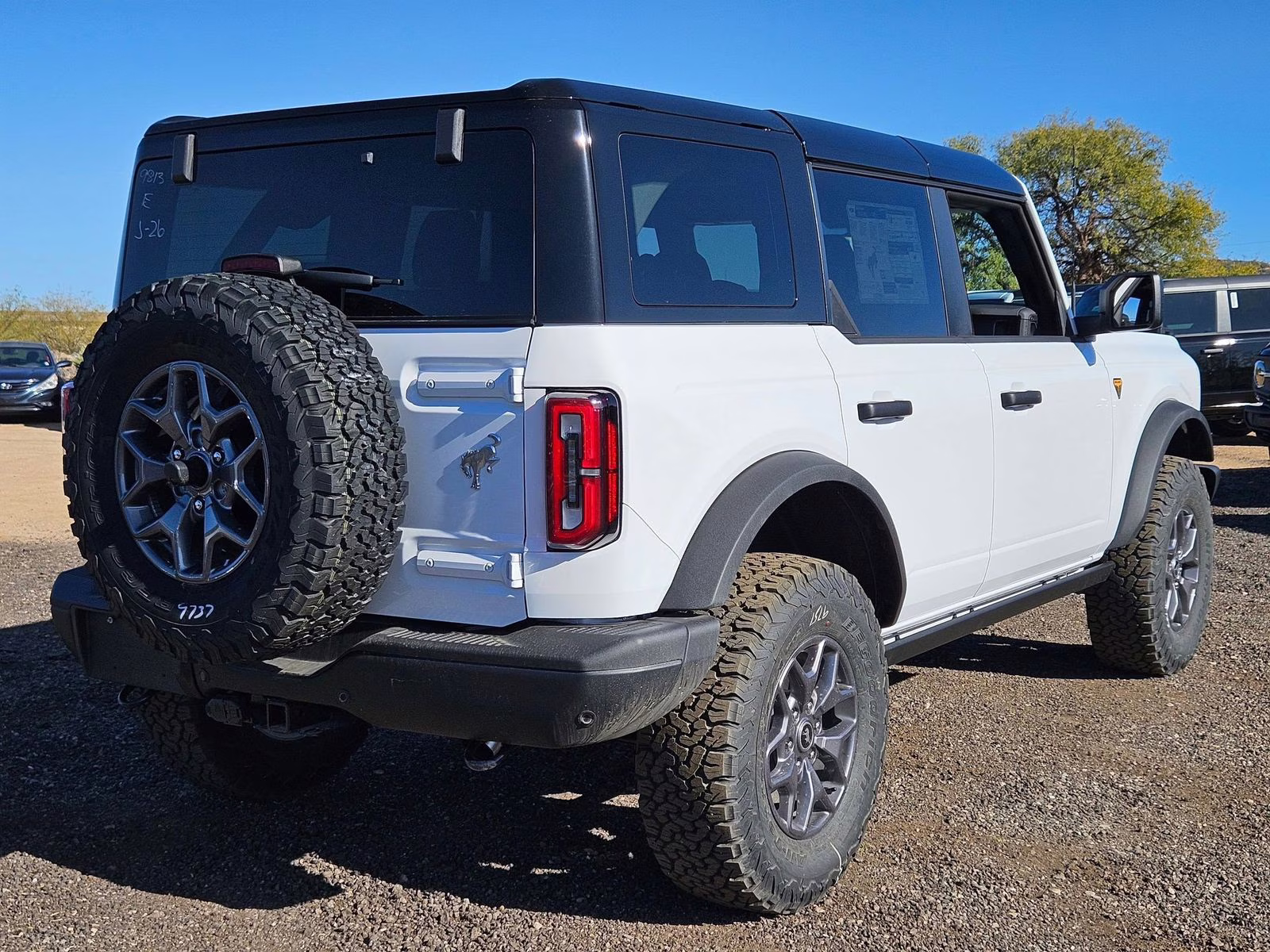 2025 Oxford White Ford Bronco Badlands 4X4 SUV