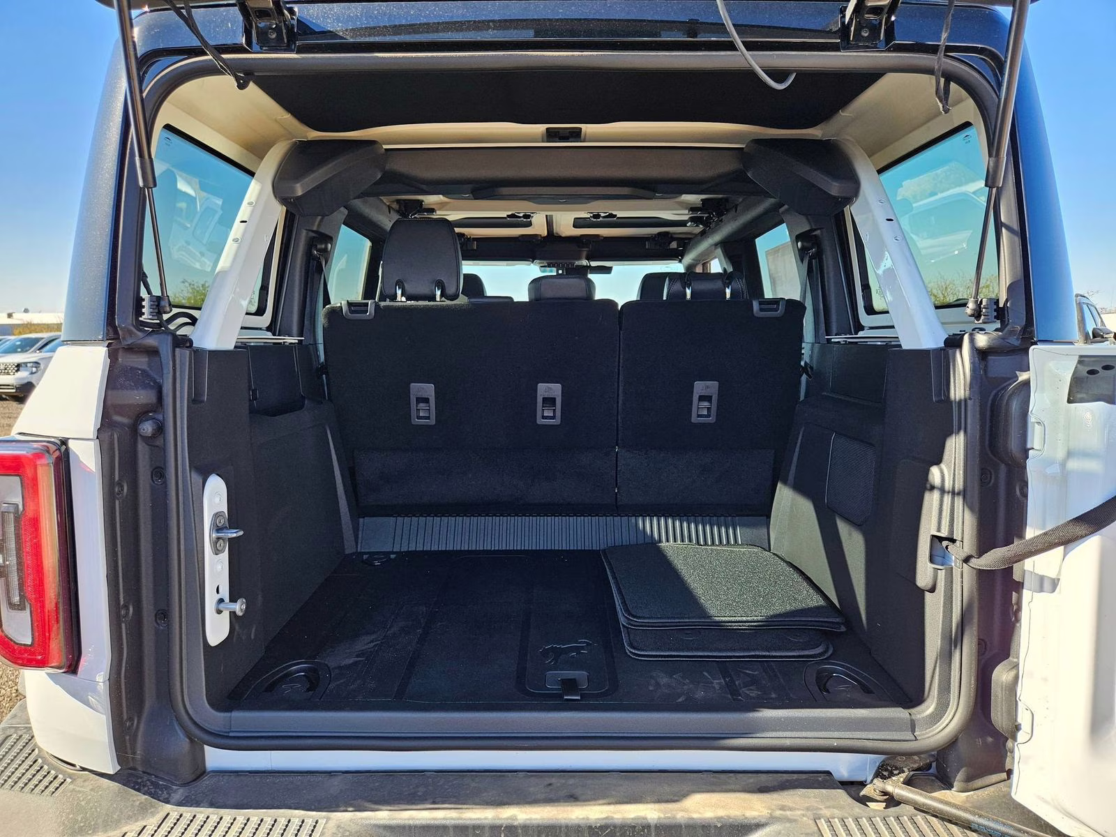 2025 Oxford White Ford Bronco Badlands 4X4 SUV