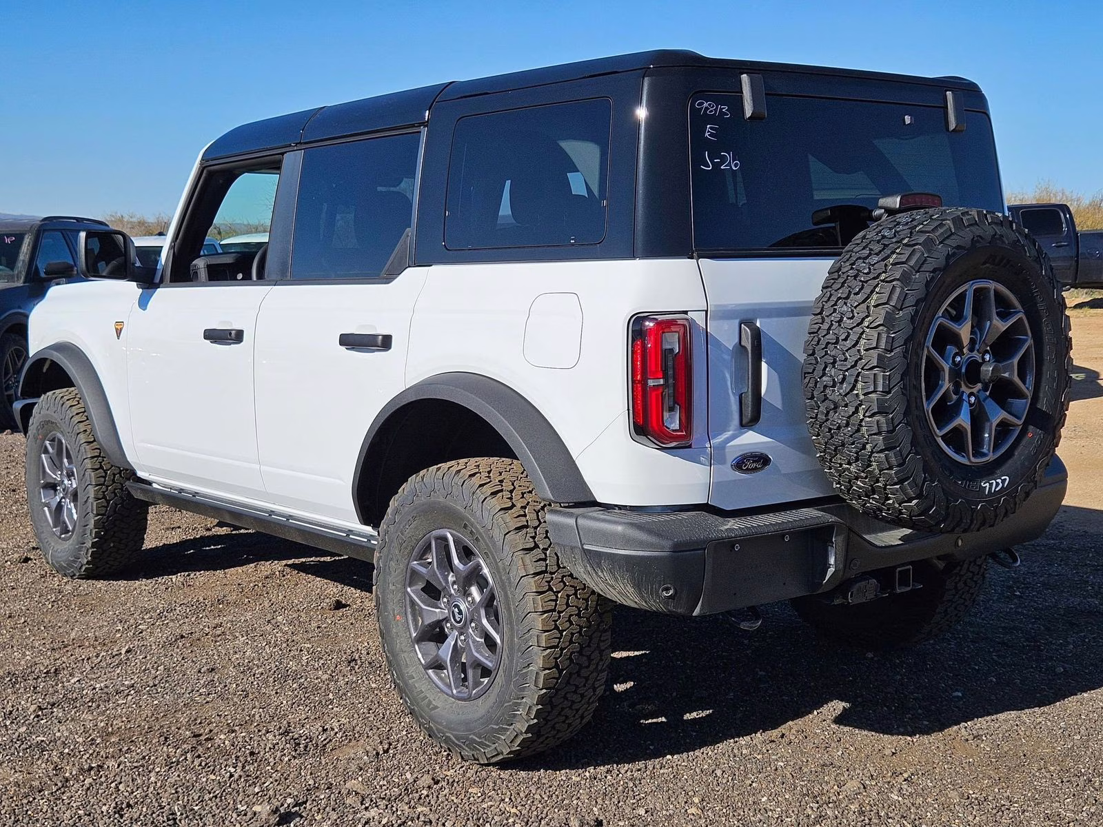 2025 Oxford White Ford Bronco Badlands 4X4 SUV