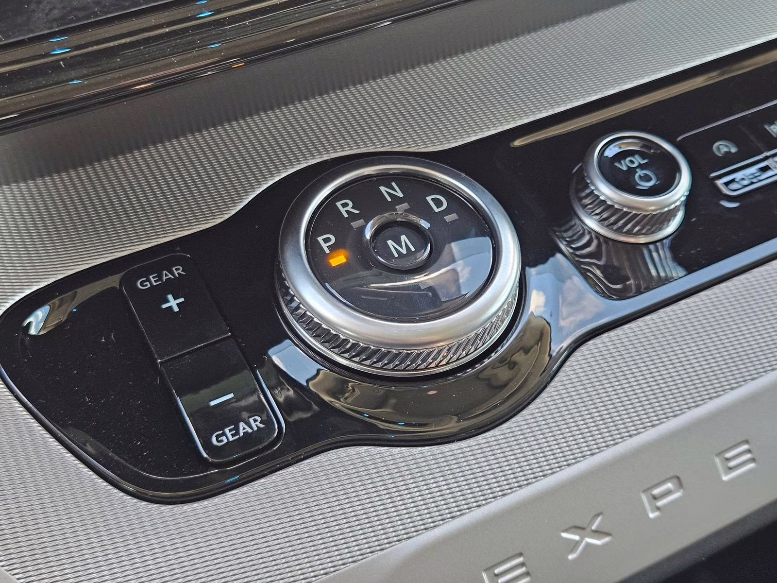 2025 White Metallic Ford Expedition Max Active 4X4 SUV