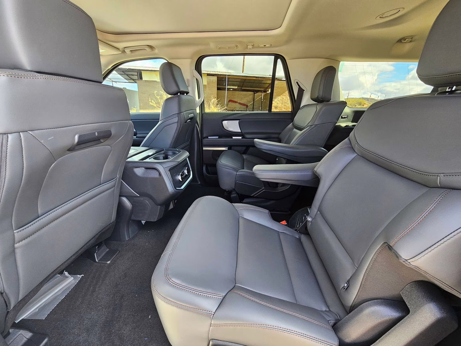 2025 White Metallic Ford Expedition Max Active 4X4 SUV