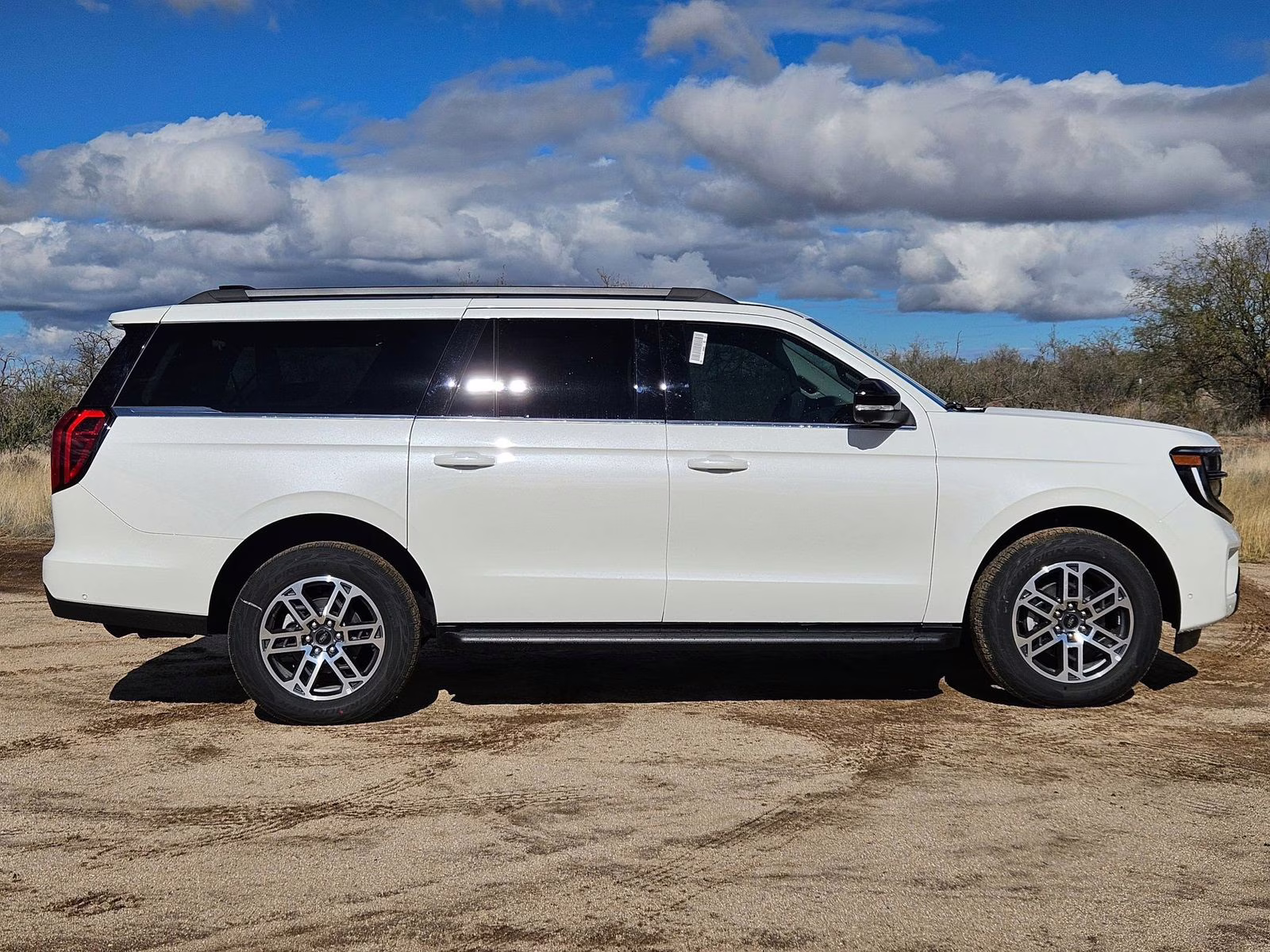 2025 White Metallic Ford Expedition Max Active 4X4 SUV