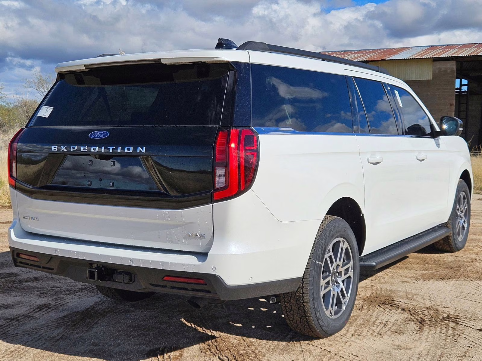 2025 White Metallic Ford Expedition Max Active 4X4 SUV