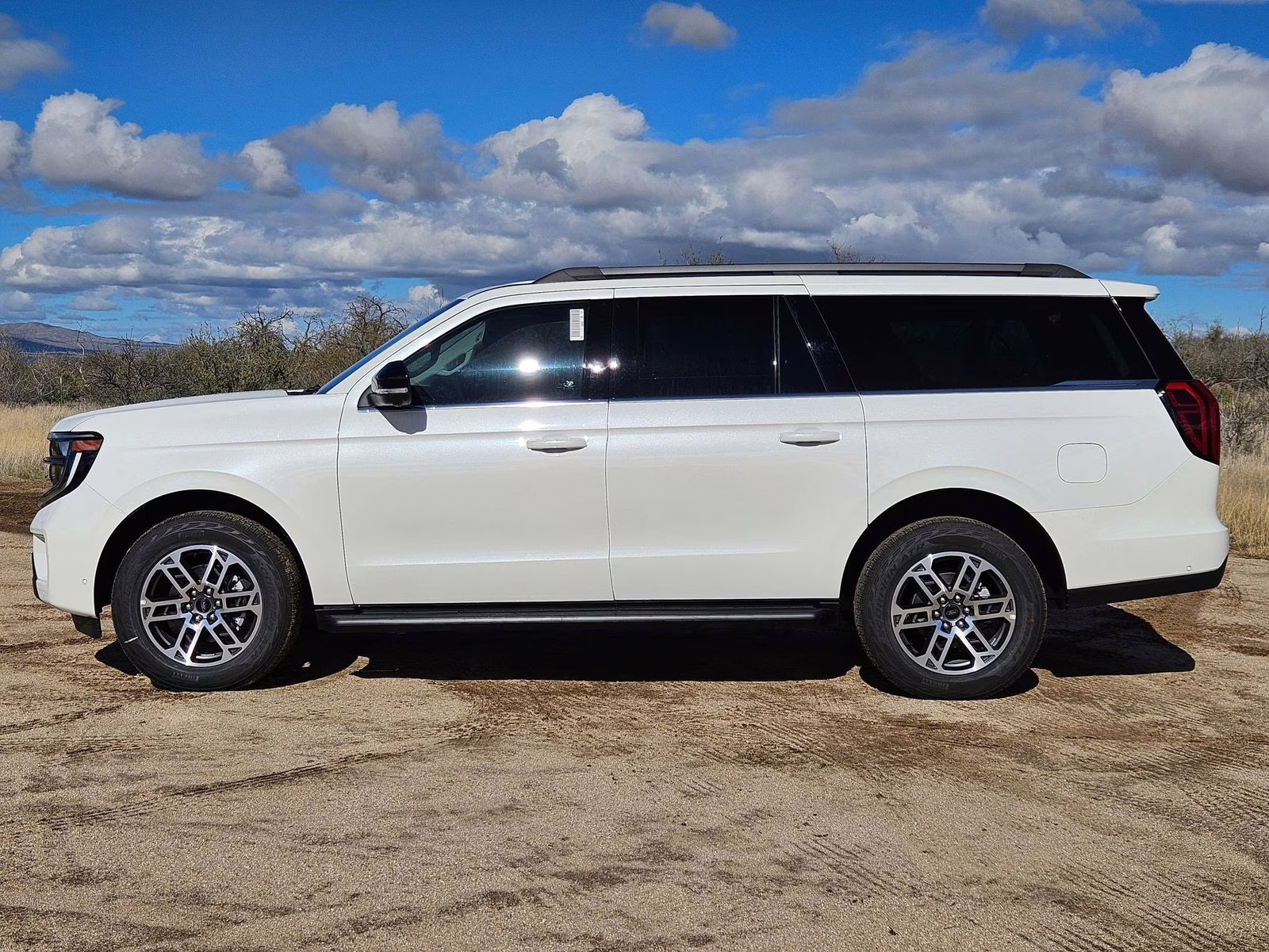 2025 White Metallic Ford Expedition Max Active 4X4 SUV