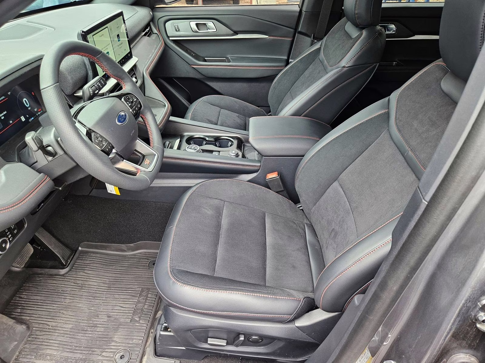 2025 Ford Explorer ST - Photo 11