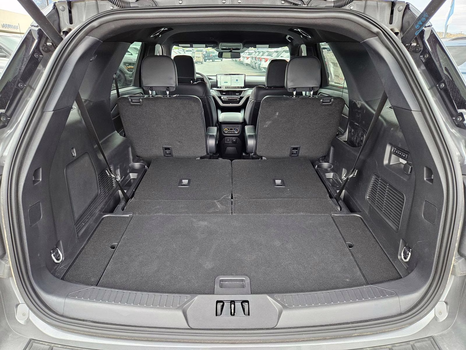 2025 Ford Explorer ST - Photo 6