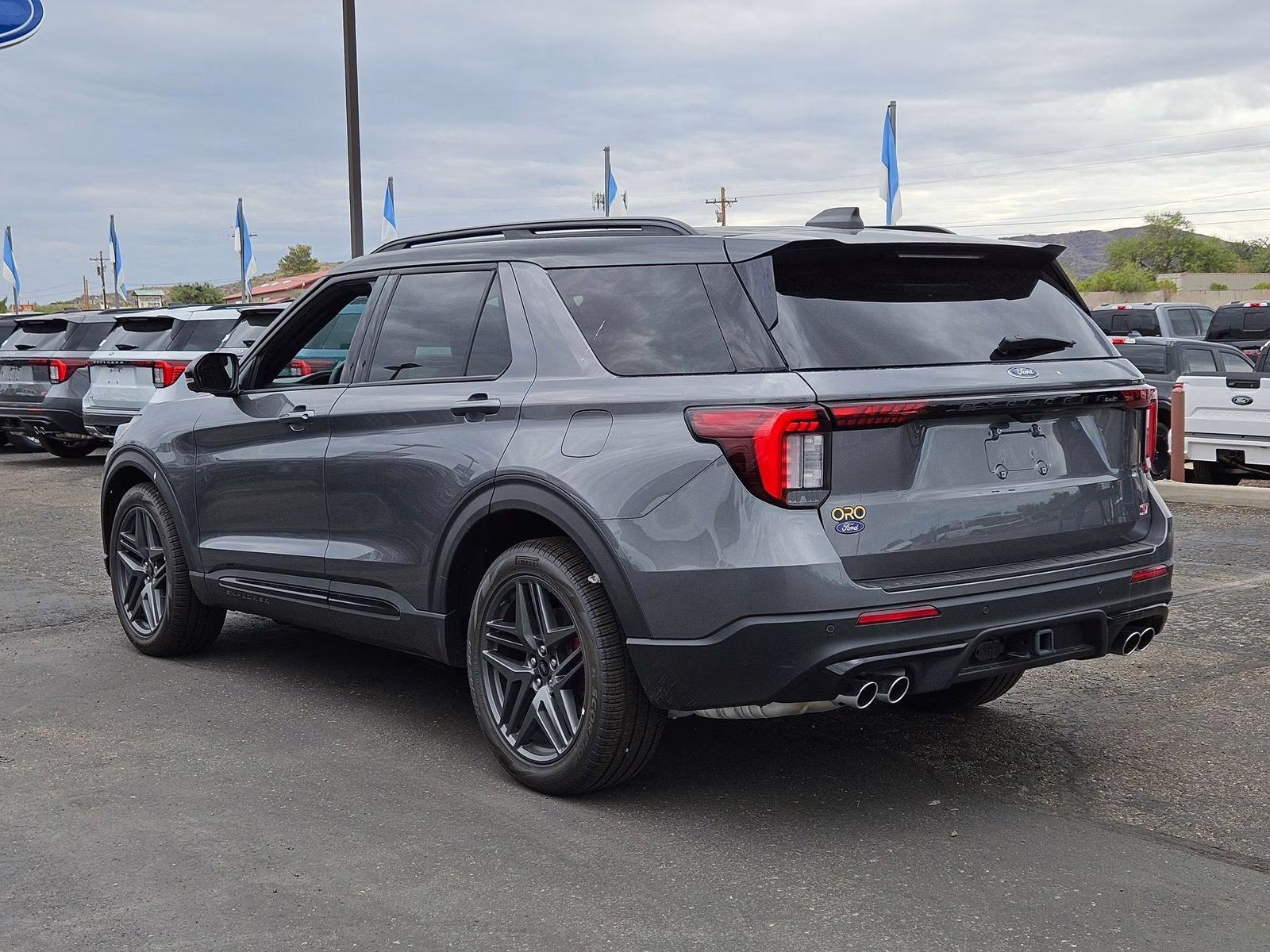 2025 Ford Explorer ST - Photo 8
