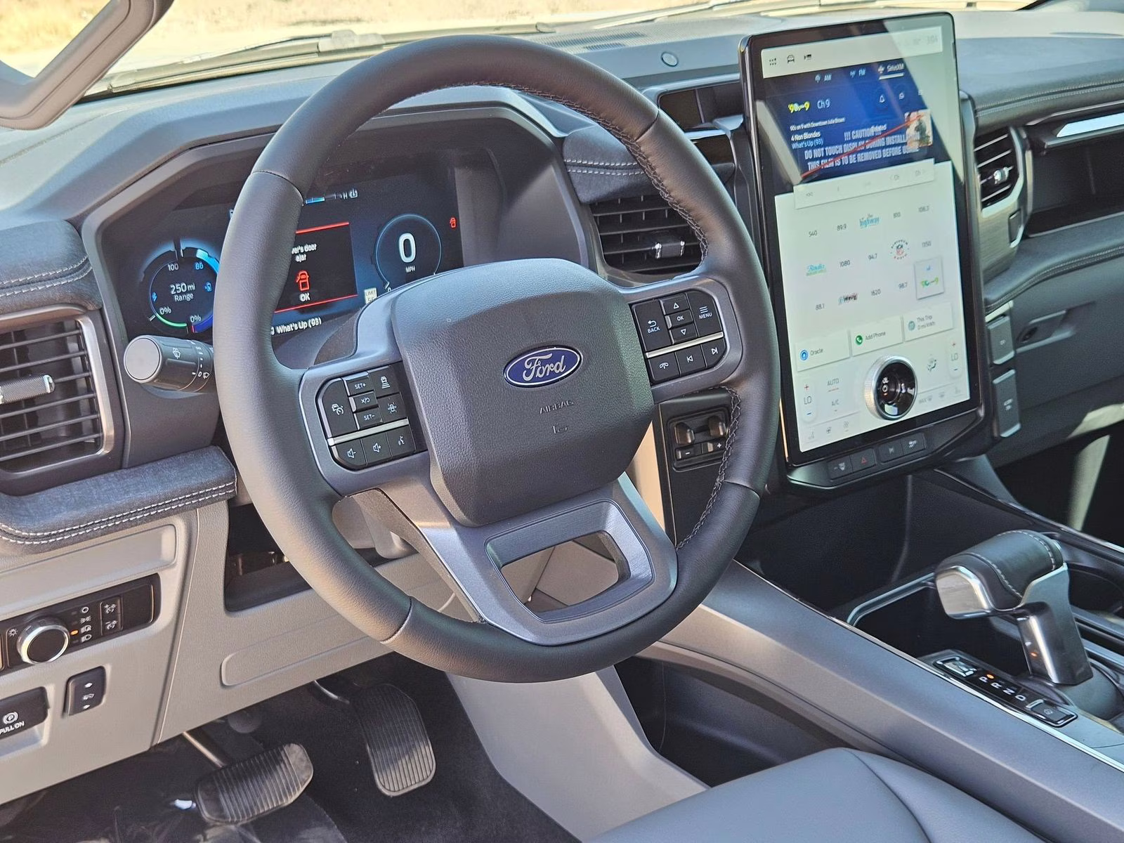 2025 White Metallic Ford F-150 Lightning Flash AWD Truck