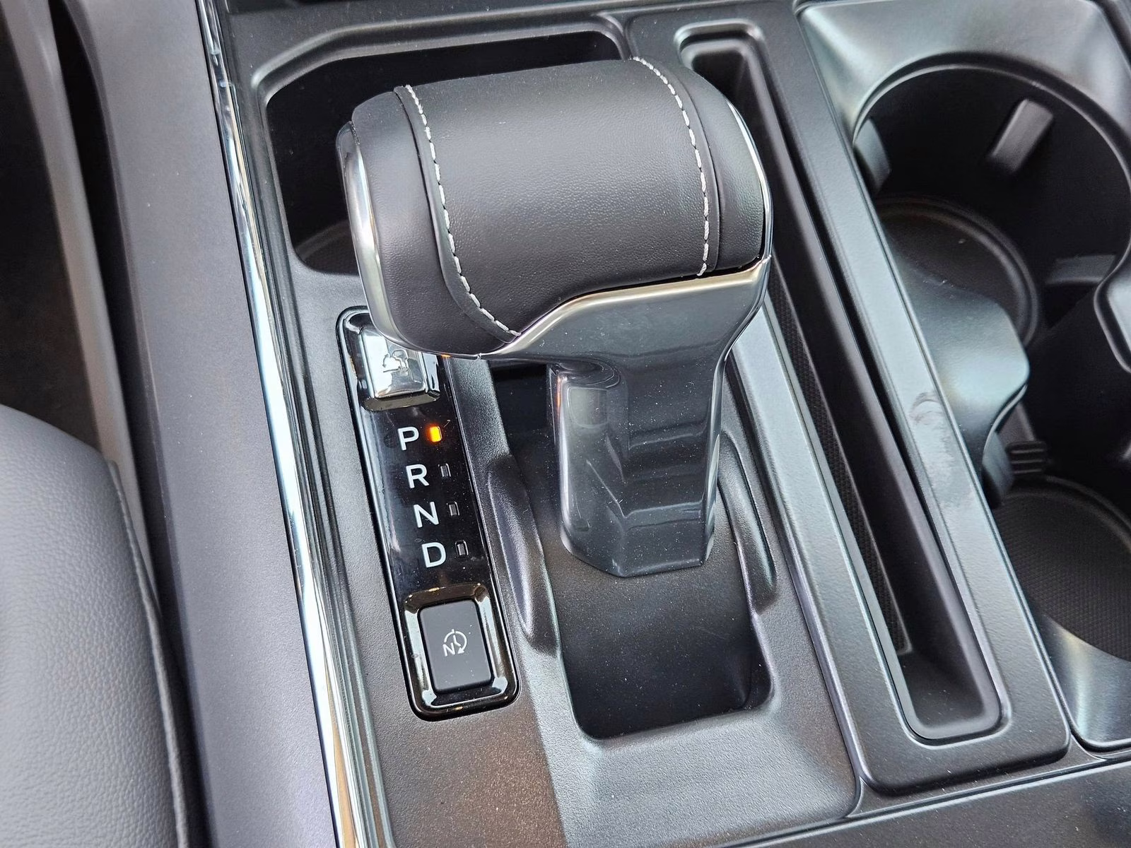 2025 White Metallic Ford F-150 Lightning Flash AWD Truck