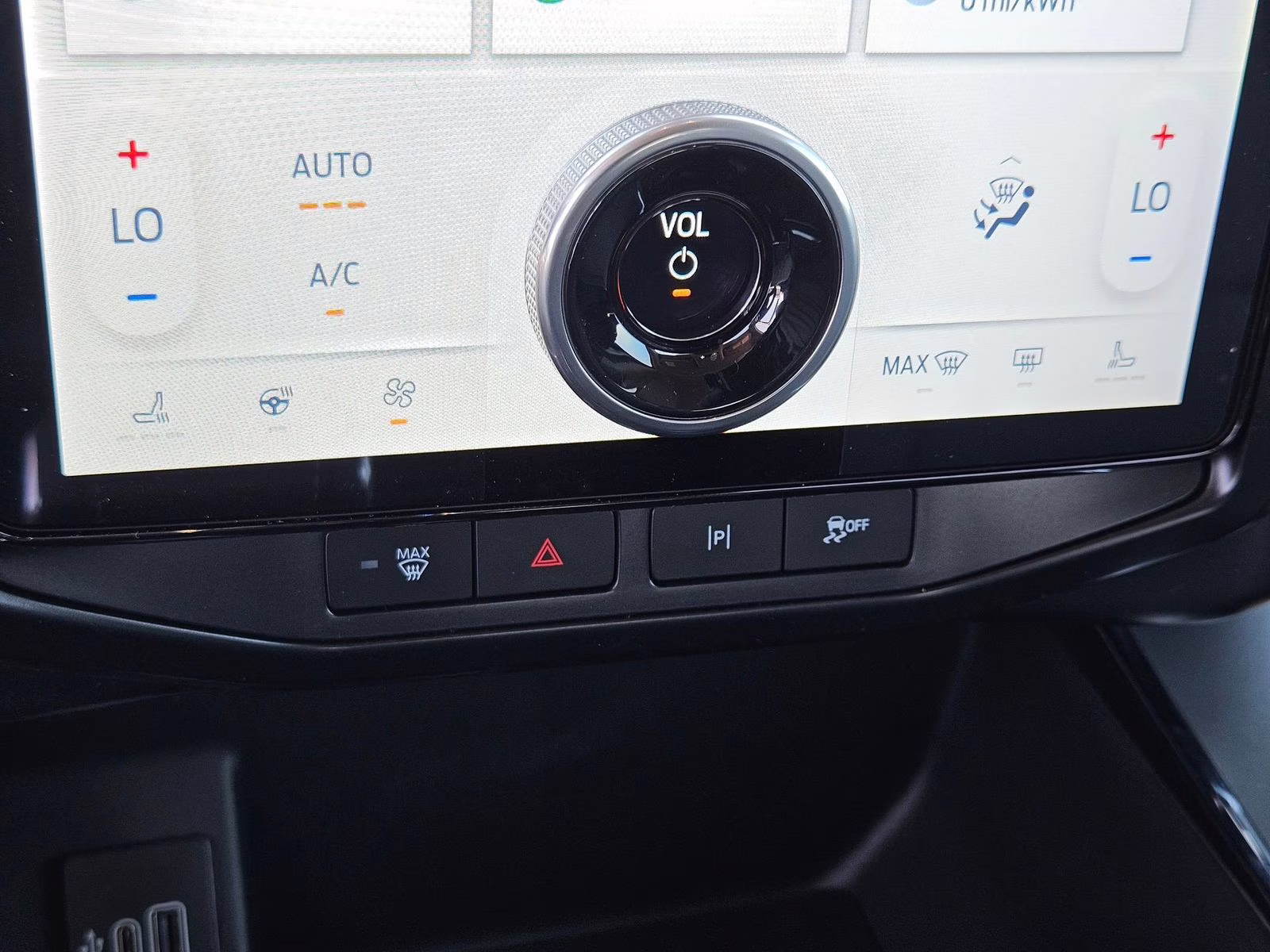 2025 White Metallic Ford F-150 Lightning Flash AWD Truck