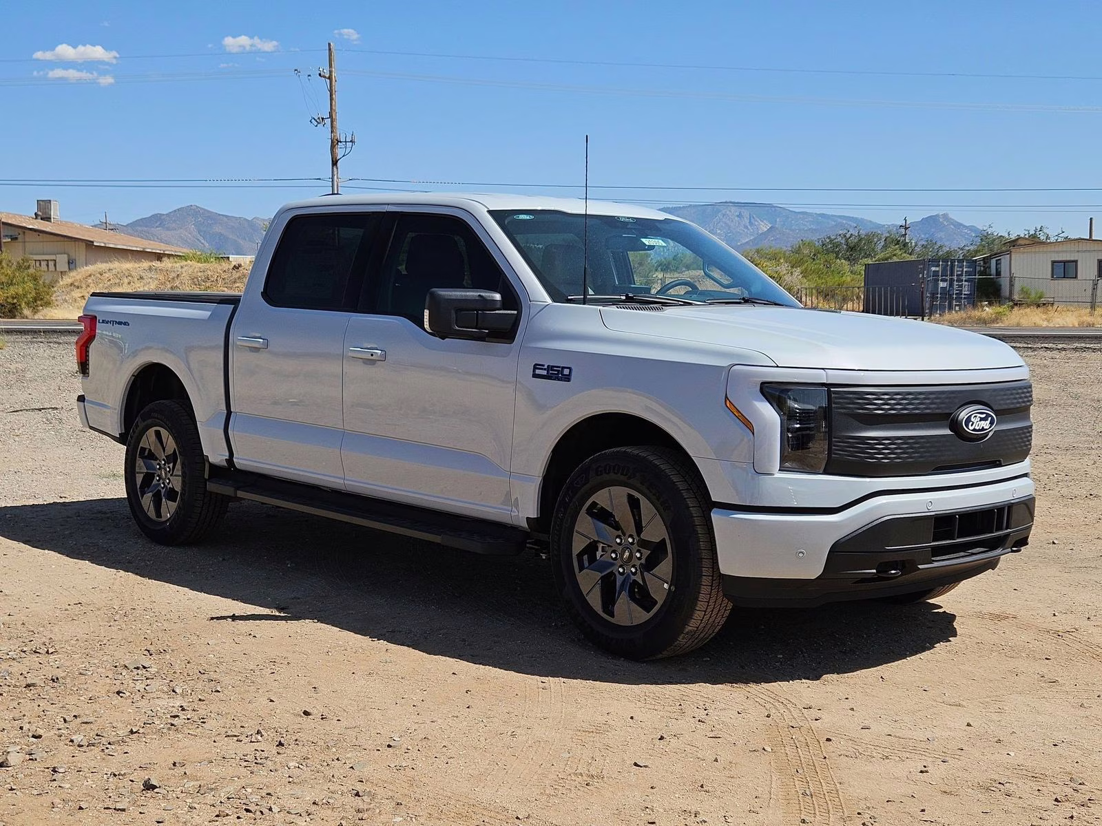 2025 White Metallic Ford F-150 Lightning Flash AWD Truck
