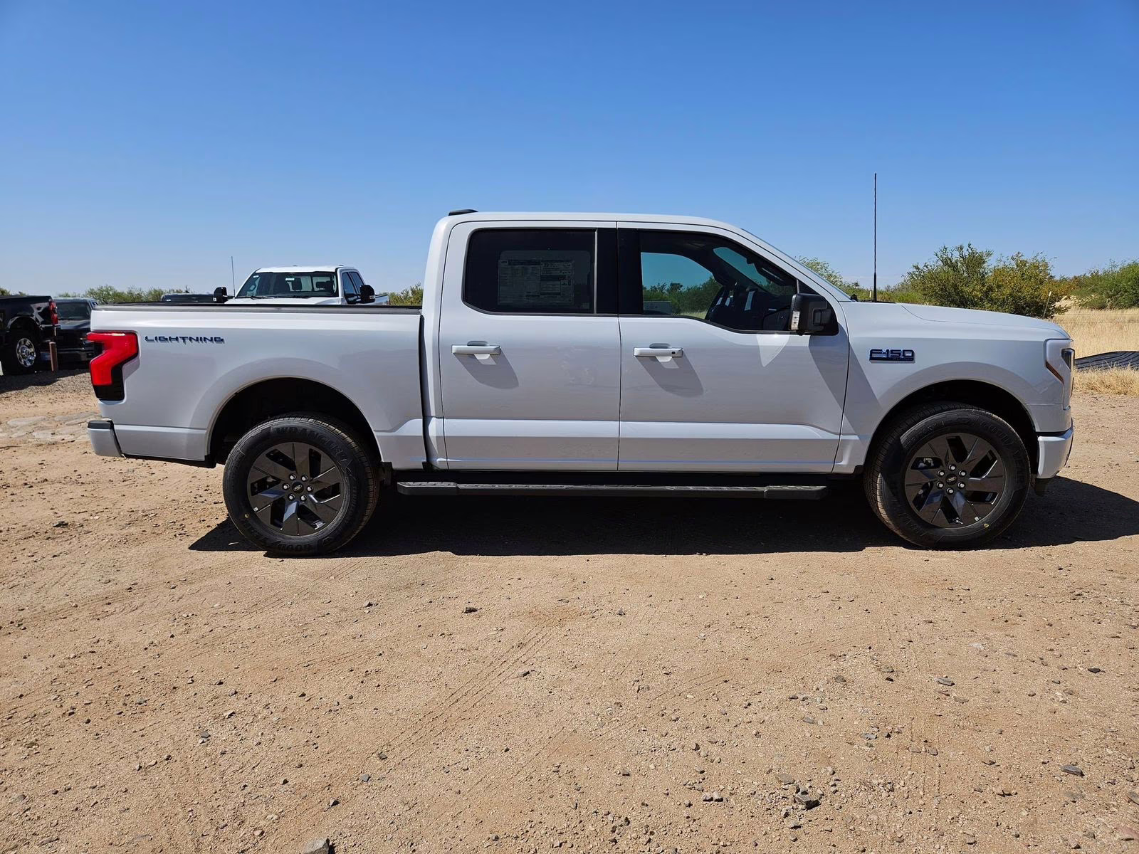 2025 White Metallic Ford F-150 Lightning Flash AWD Truck