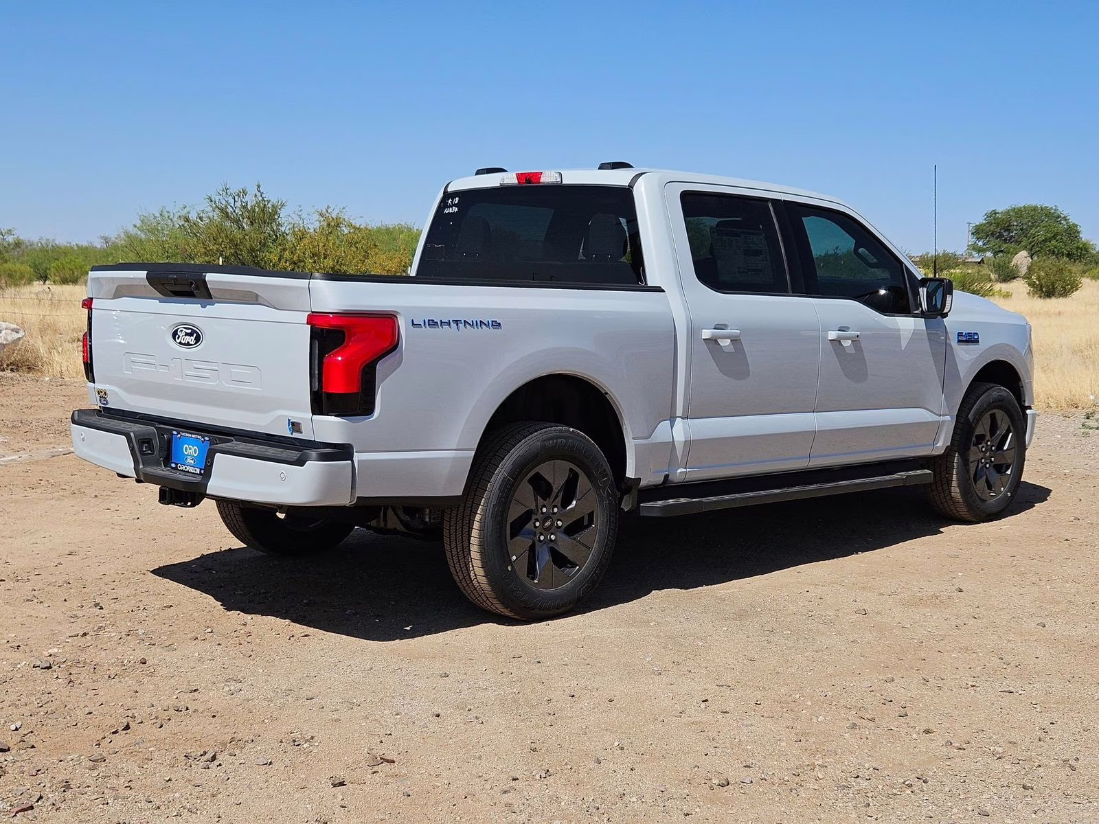 2025 White Metallic Ford F-150 Lightning Flash AWD Truck