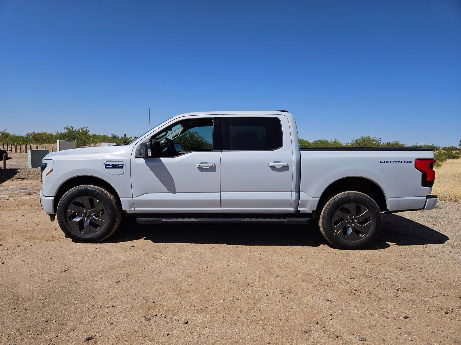 2025 White Metallic Ford F-150 Lightning Flash AWD Truck