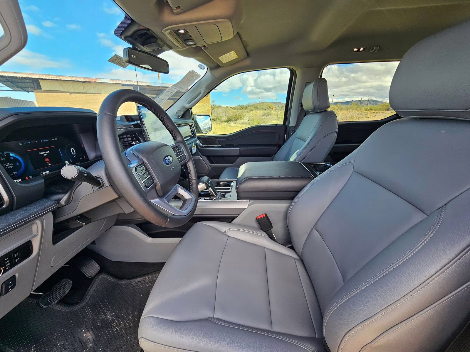 2025 Ford F-150 Lightning Flash - Photo 11