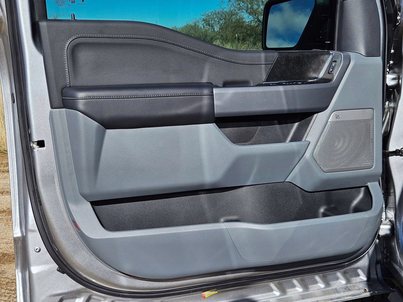 2025 Ford F-150 Lightning Flash - Photo 12