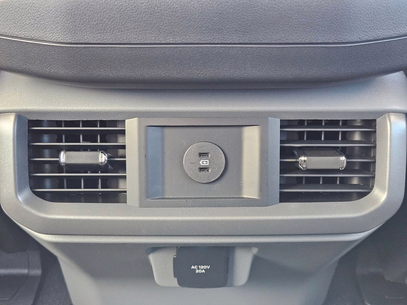 2025 Ford F-150 Lightning Flash - Photo 22