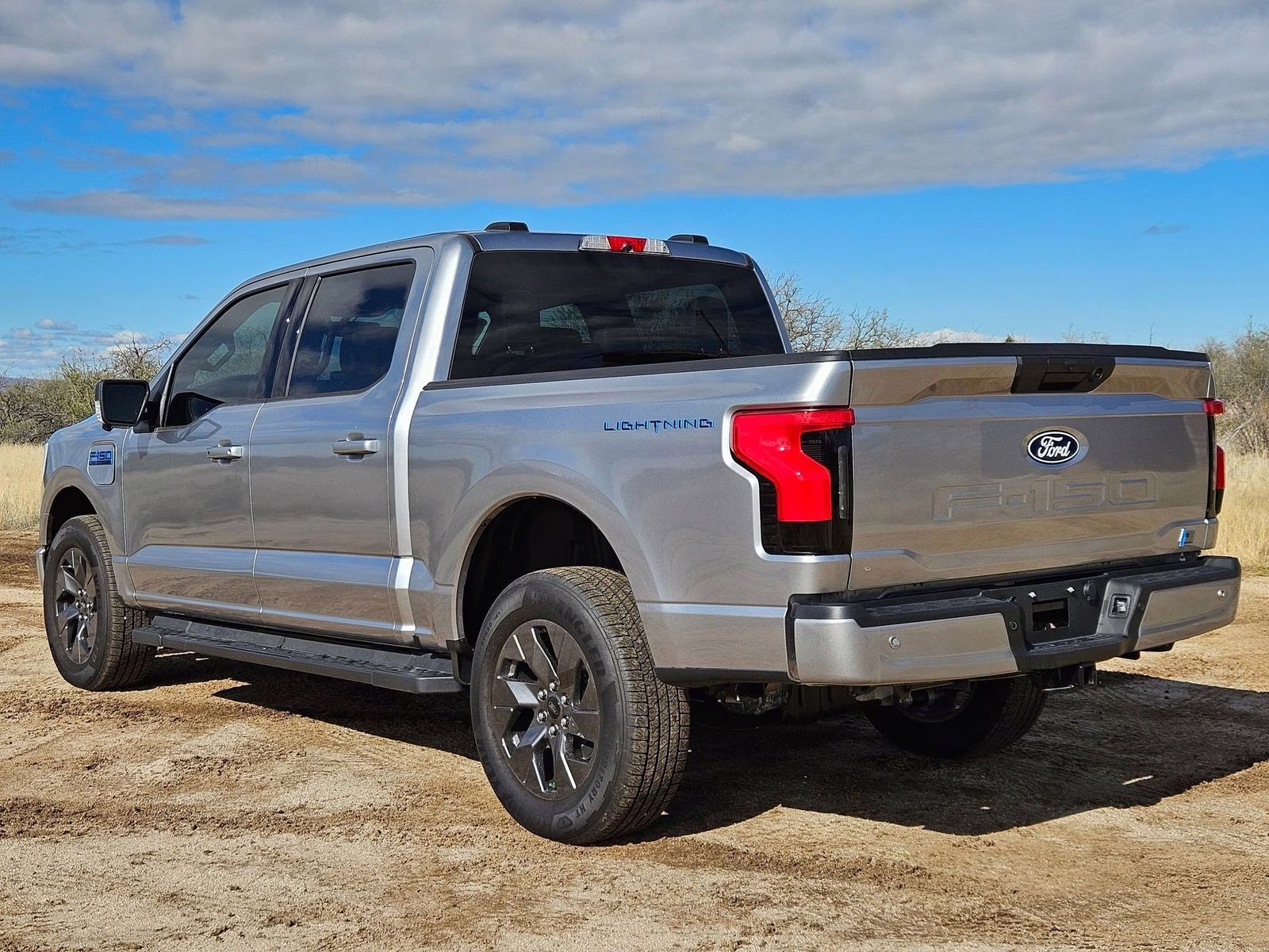 2025 Ford F-150 Lightning Flash - Photo 8