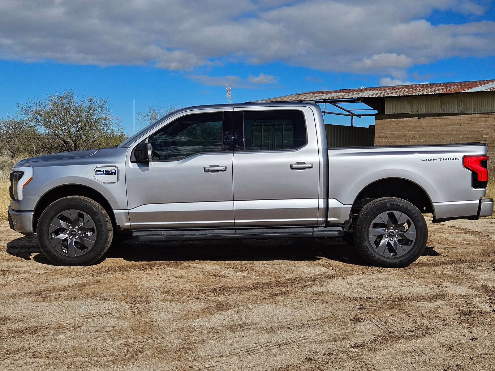 2025 Ford F-150 Lightning Flash - Photo 9