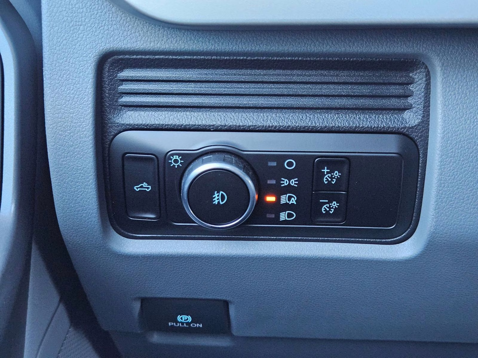 2026 Oxford White Ford Super Duty F-250 SRW XL 4X4 Truck