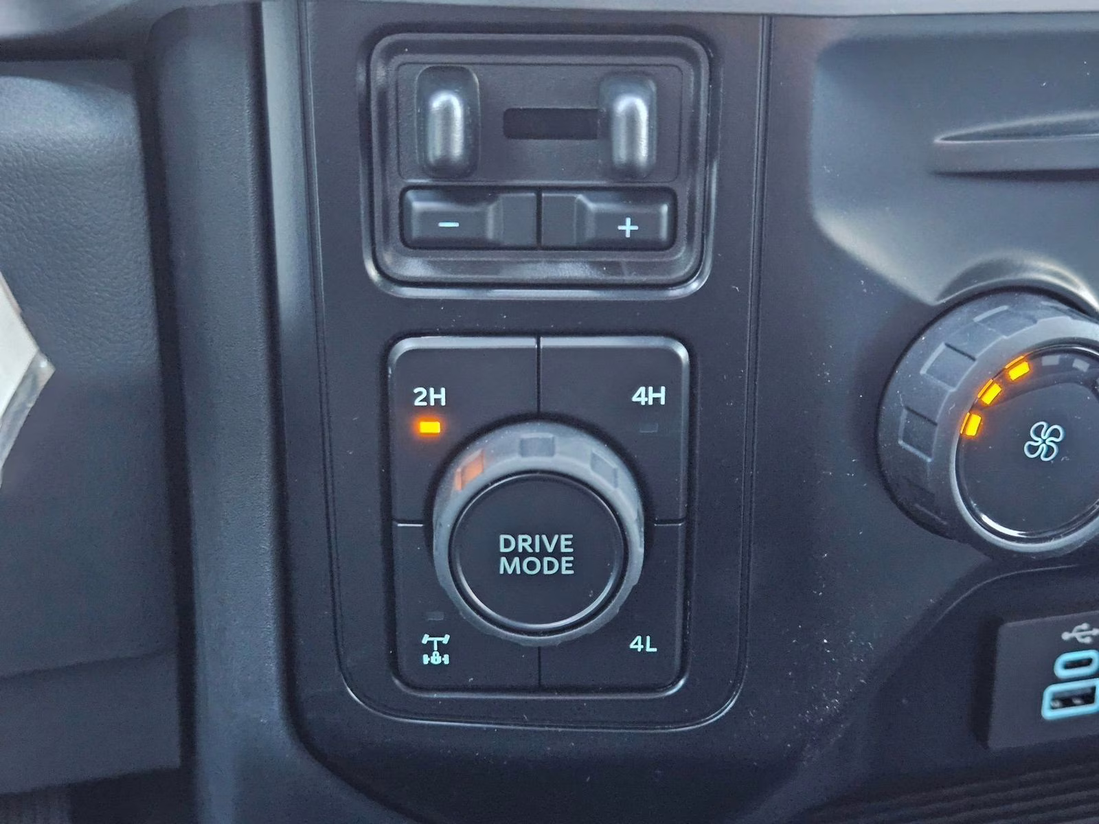 2026 Oxford White Ford Super Duty F-250 SRW XL 4X4 Truck