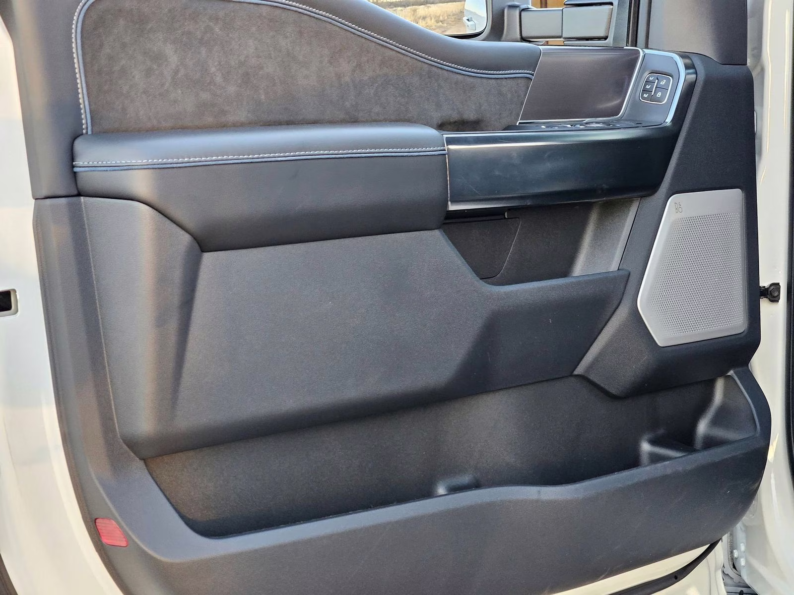 2026 White Metallic Ford Super Duty F-250 SRW Platinum 4X4 Truck