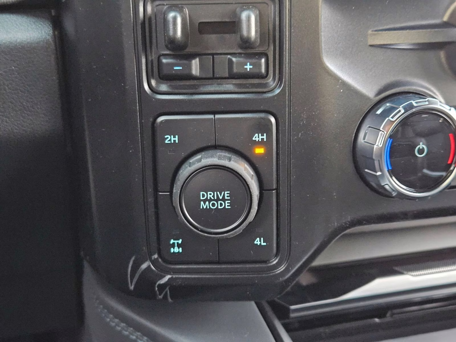 2026 White Metallic Ford Super Duty F-250 SRW Platinum 4X4 Truck