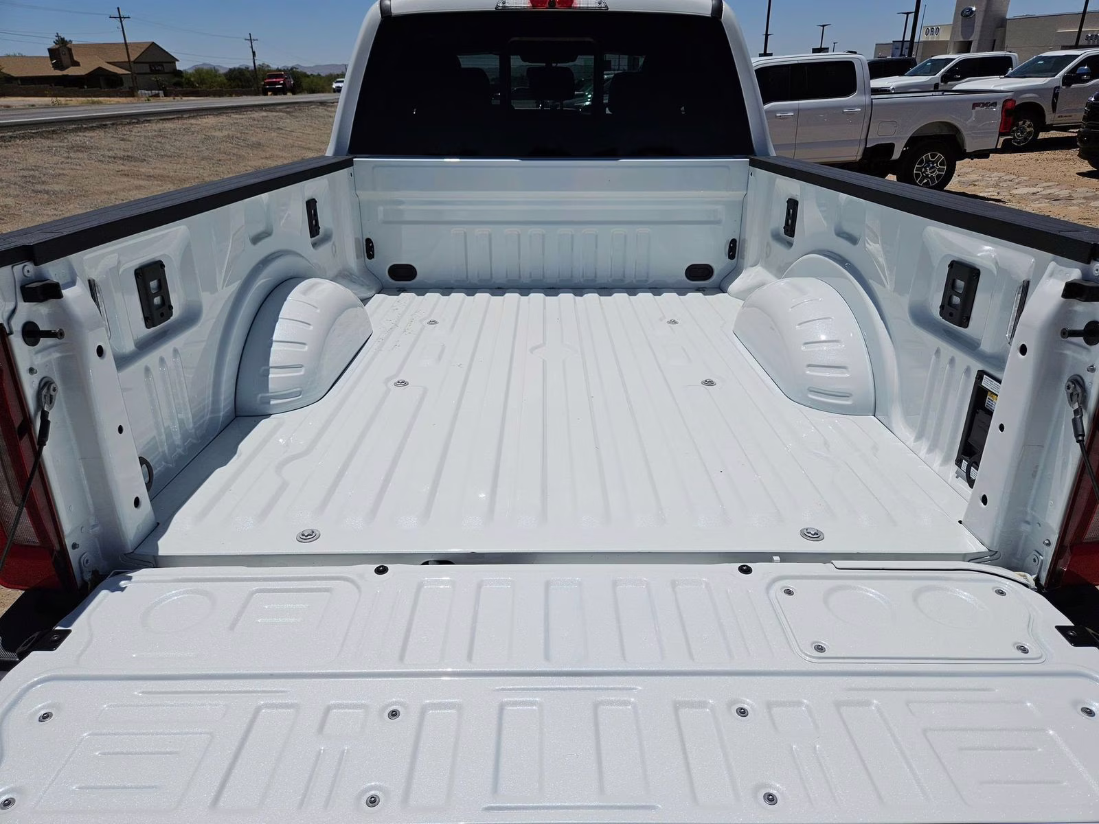 2025 White Metallic Ford Super Duty F-250 SRW Platinum 4X4 Truck