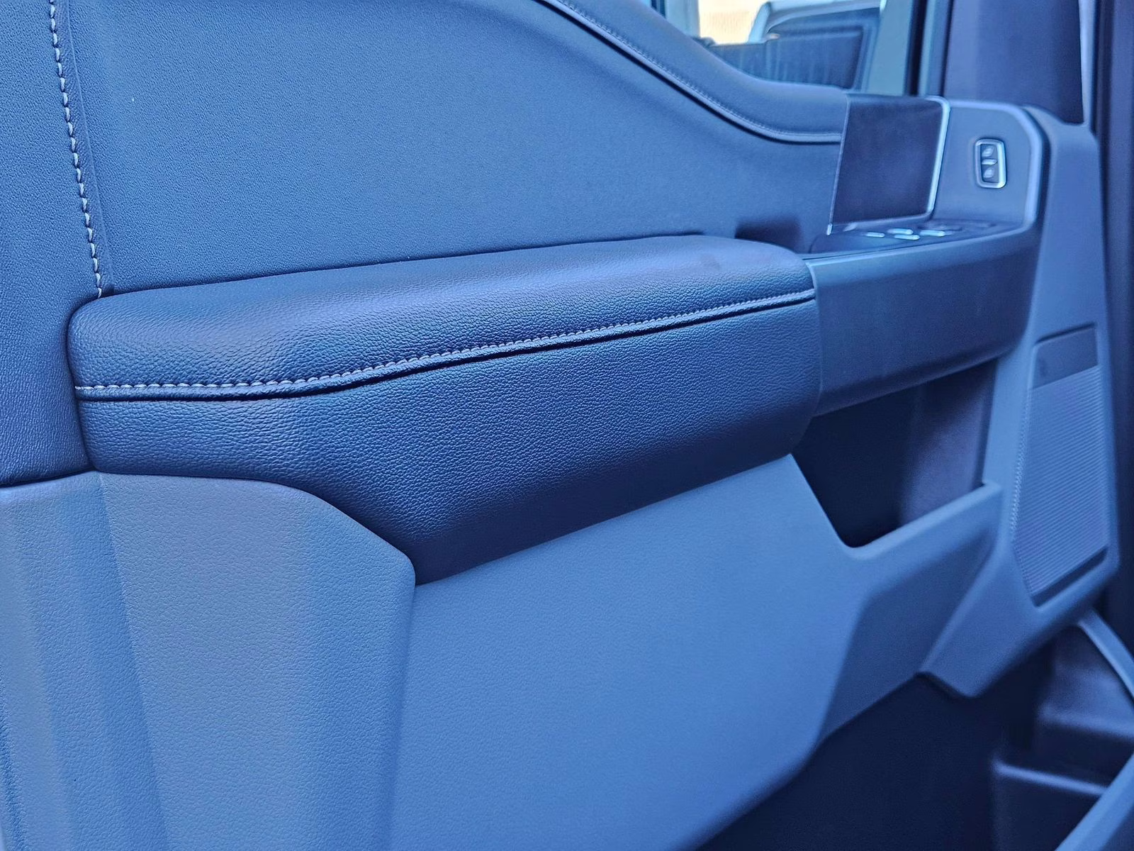 2026 Avalanche Ford Super Duty F-250 SRW XLT 4X4 Truck