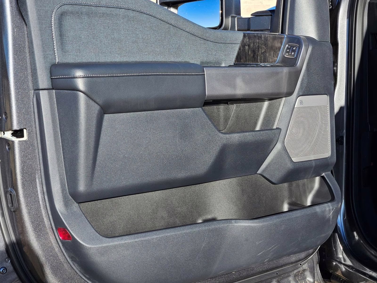 2026 Gray Metallic Ford Super Duty F-350 SRW Lariat 4X4 Truck