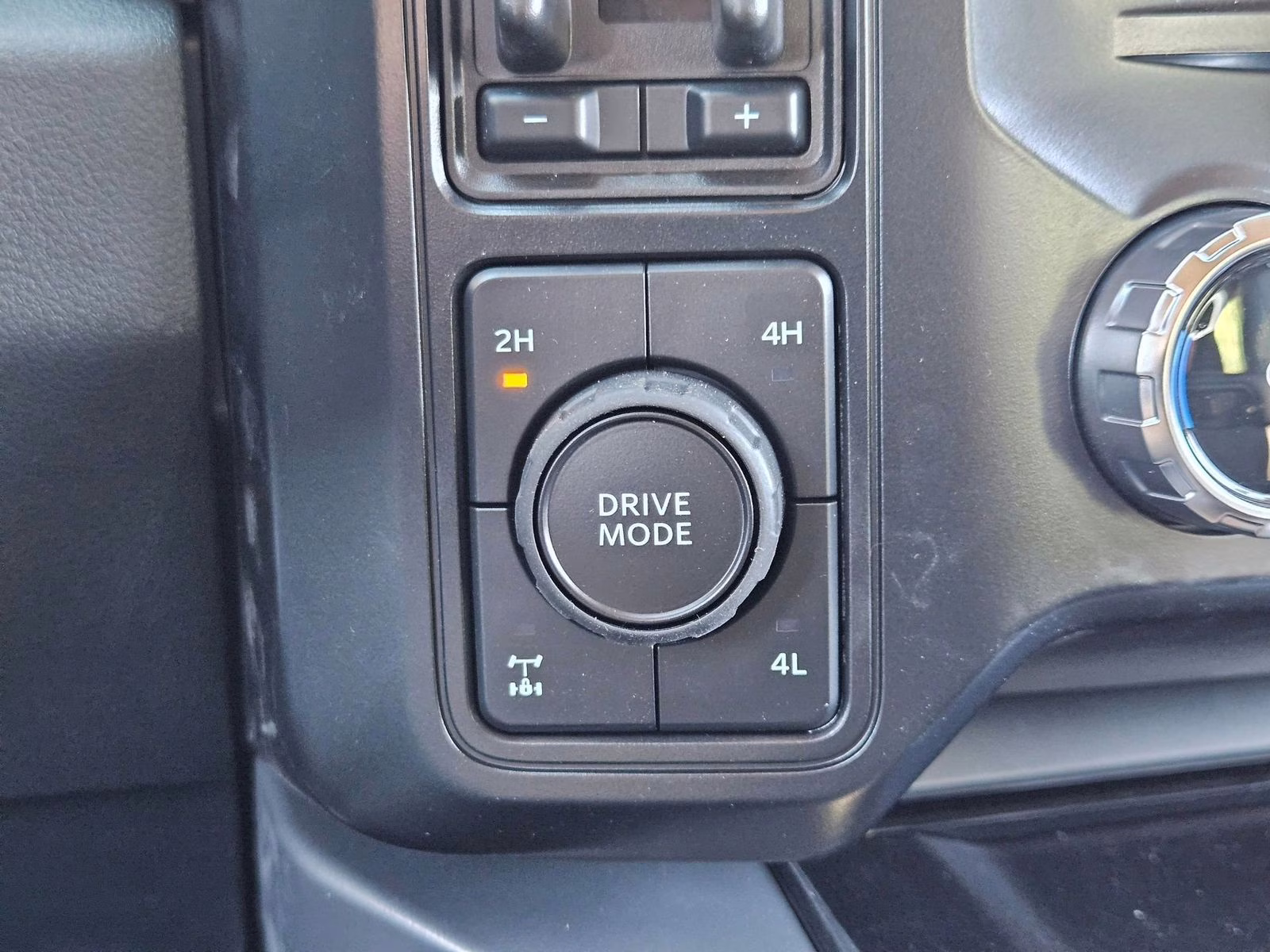 2026 Gray Metallic Ford Super Duty F-350 SRW Lariat 4X4 Truck