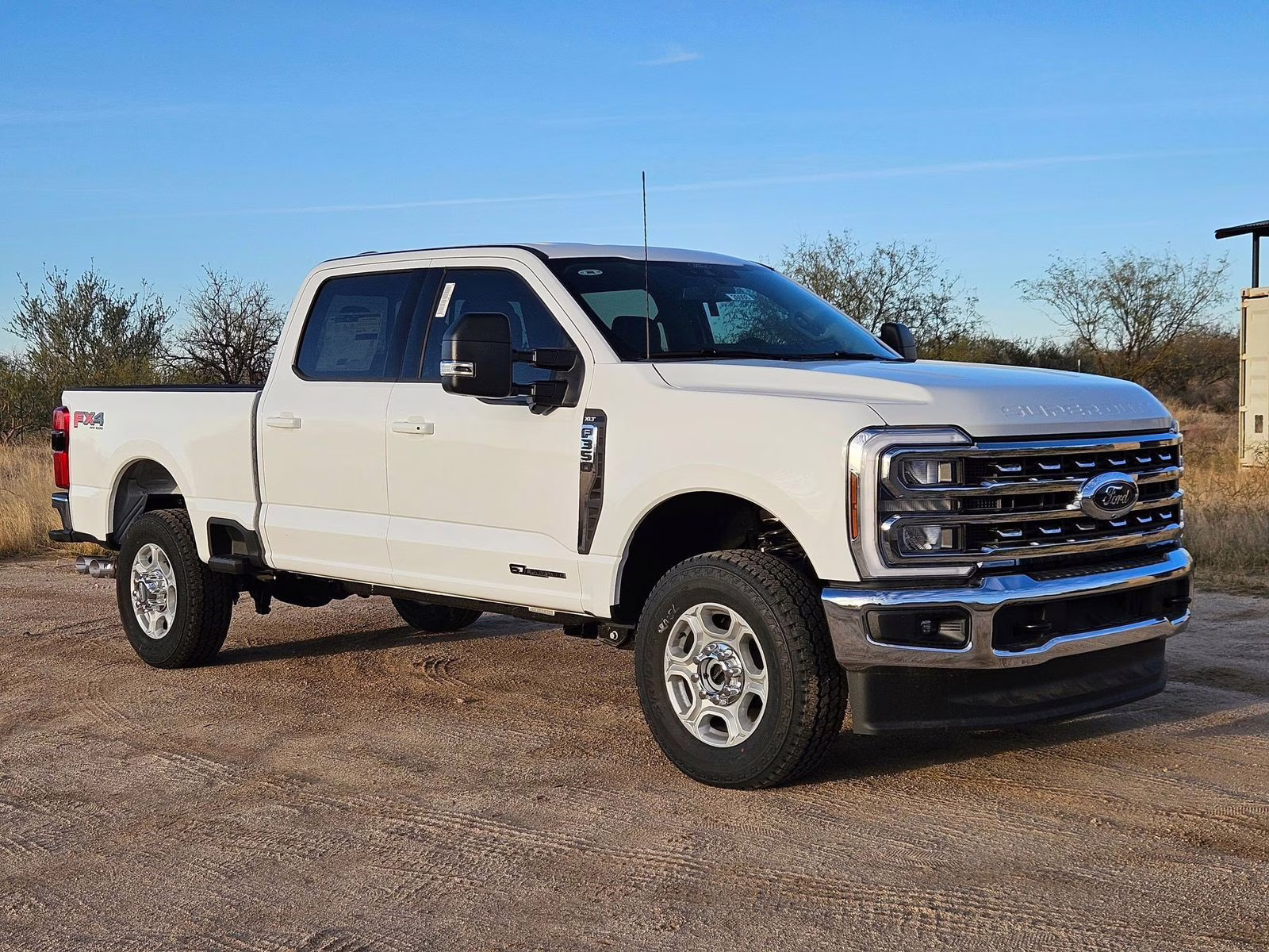 2026 Oxford White Ford Super Duty F-350 SRW XLT 4X4 Truck