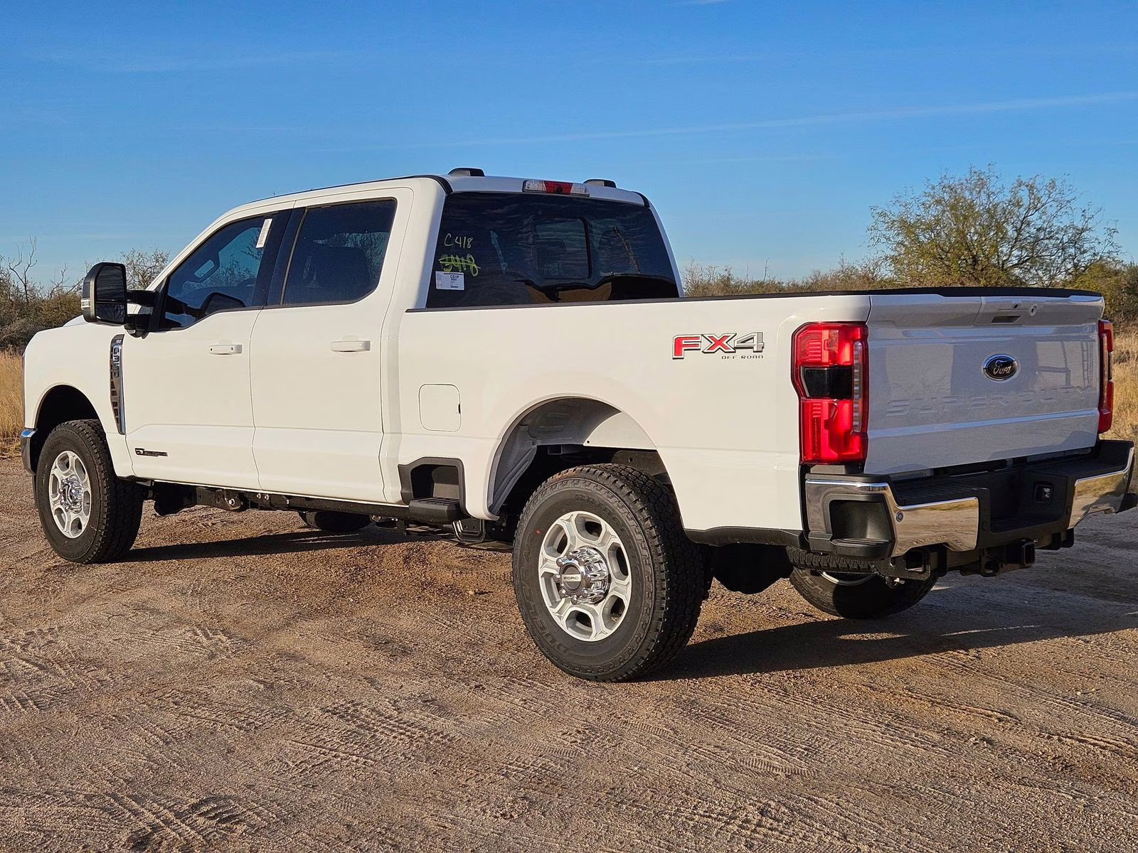 2026 Oxford White Ford Super Duty F-350 SRW XLT 4X4 Truck