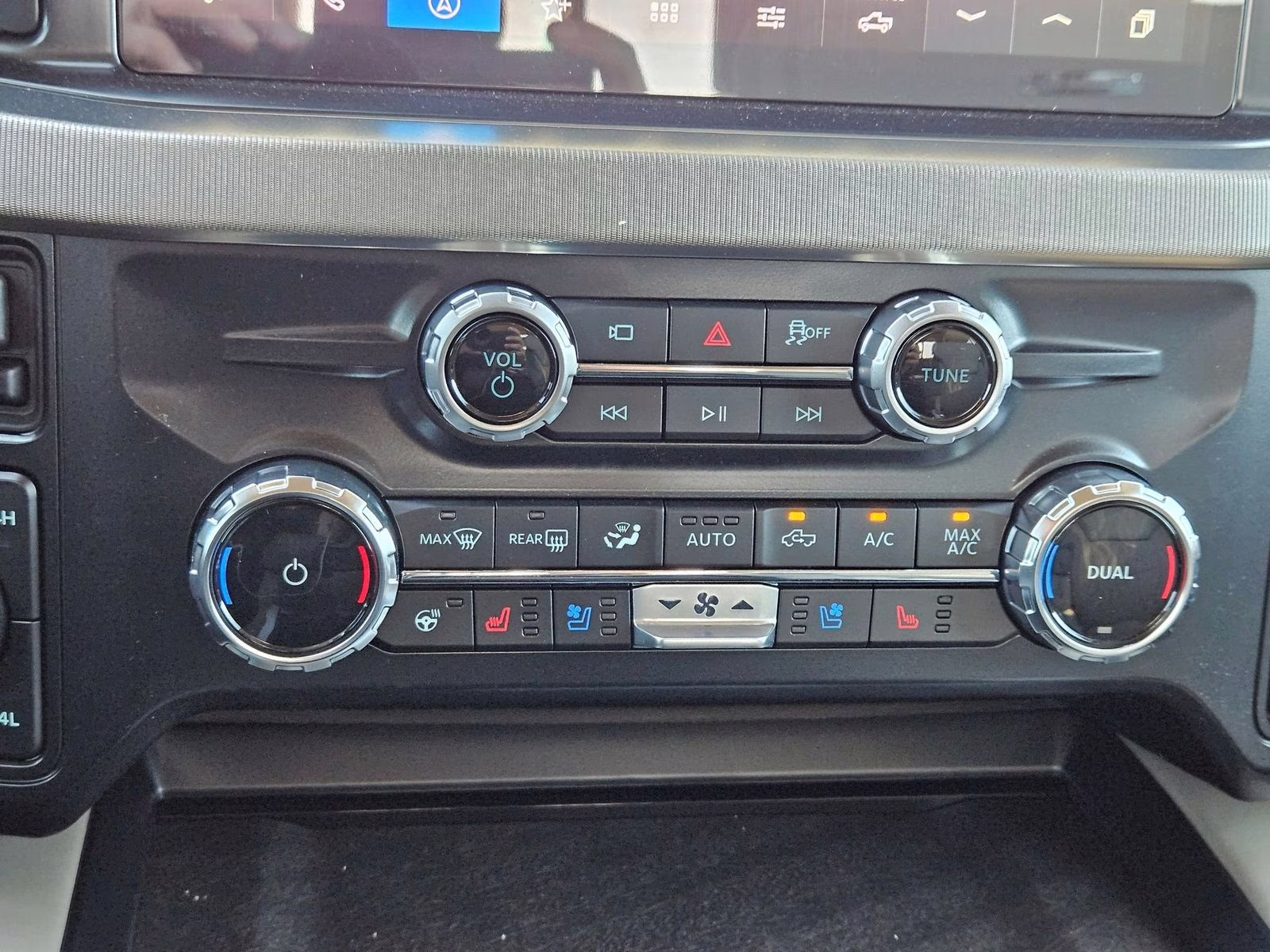 2026 Gray Metallic Ford Super Duty F-350 DRW Platinum 4X4 Truck