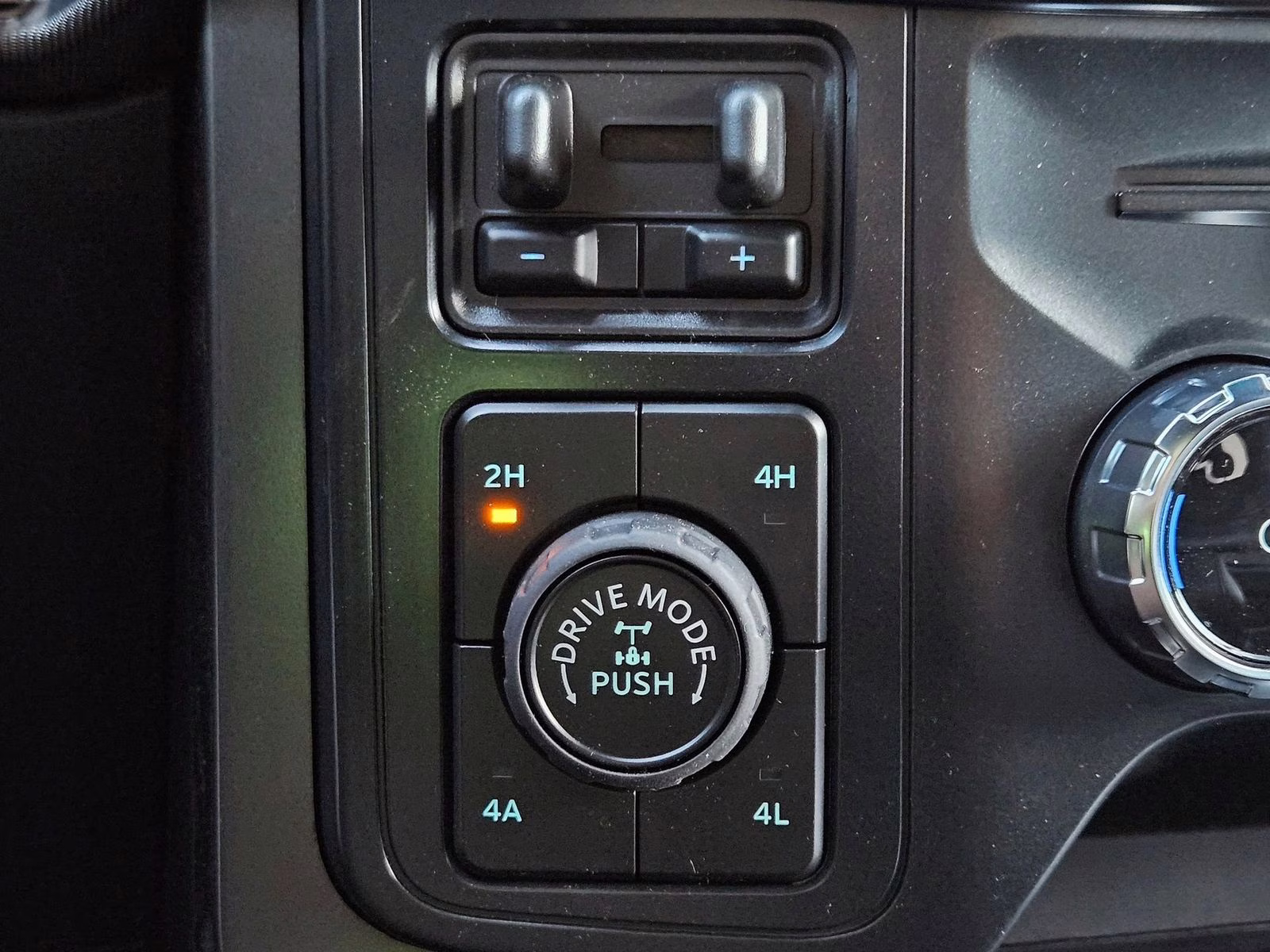 2025 Blue Metallic Ford F-150 Lariat 4X4 Truck