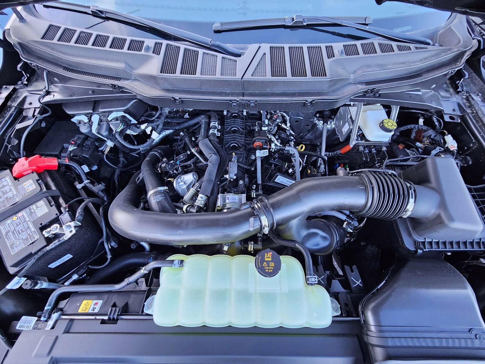 2025 Blue Metallic Ford F-150 Lariat 4X4 Truck