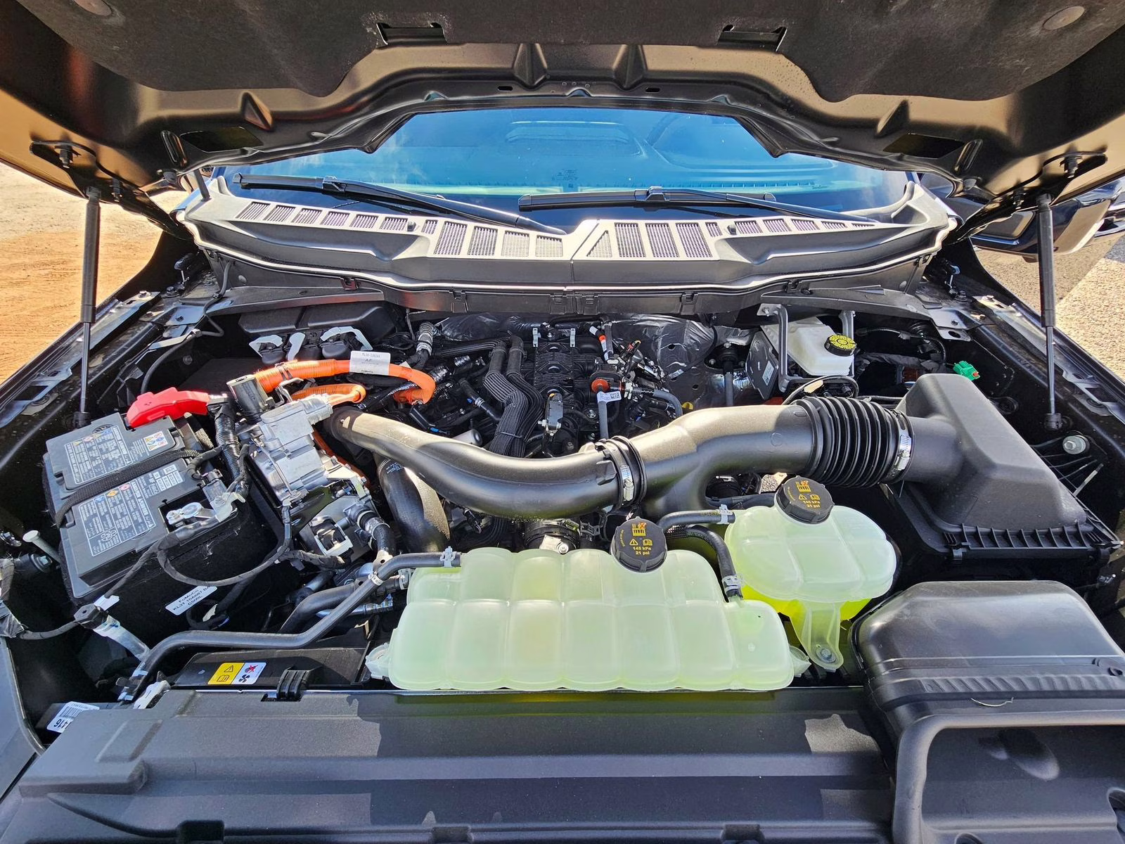 2025 Blue Metallic Ford F-150 Lariat 4X4 Truck