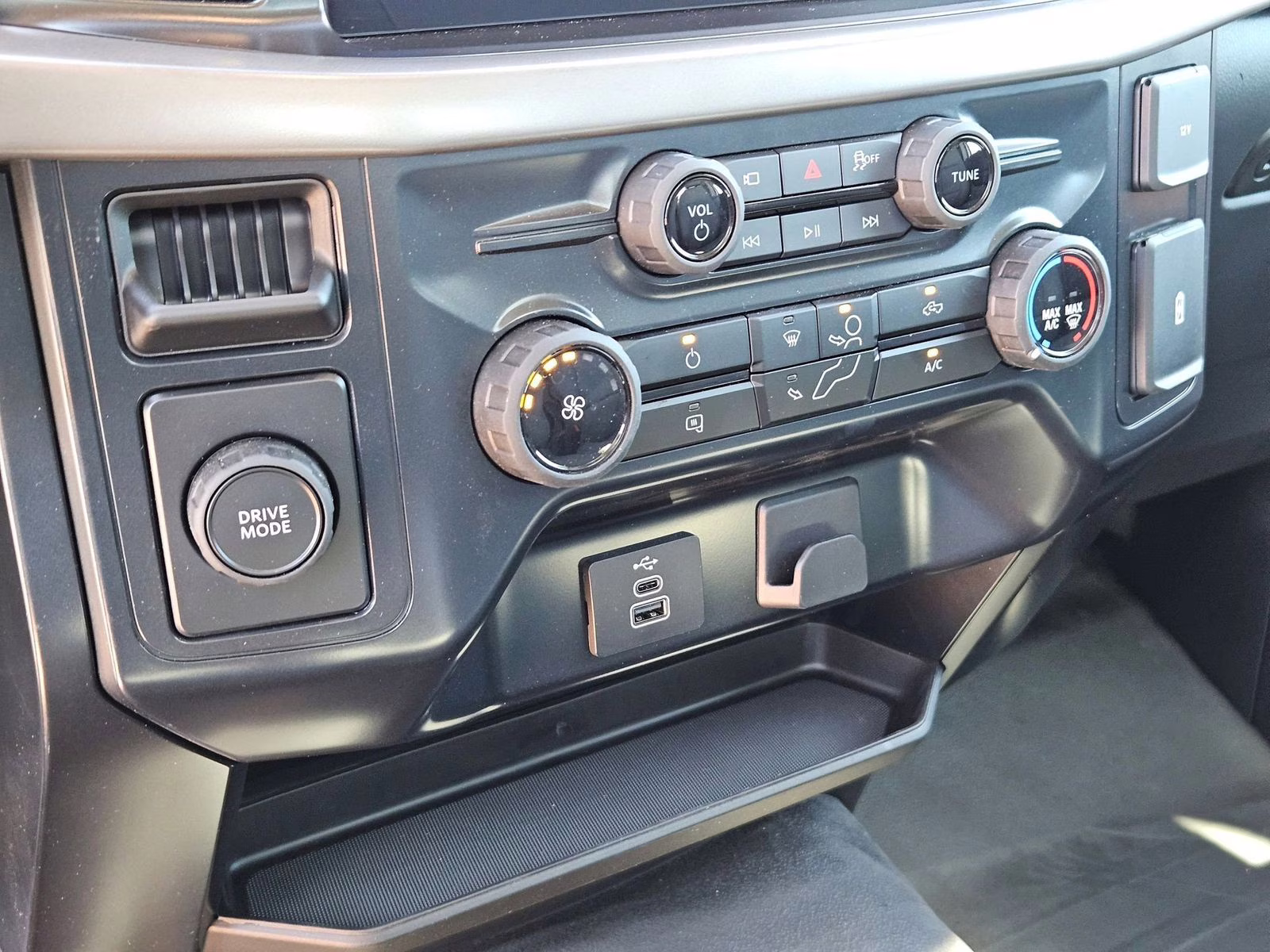 2025 Oxford White Ford F-150 XL RWD Truck