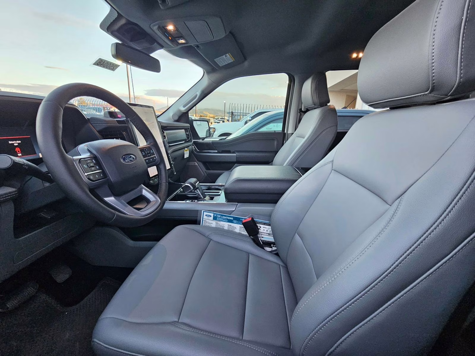 2025 White Metallic Ford F-150 Lightning Flash AWD Truck