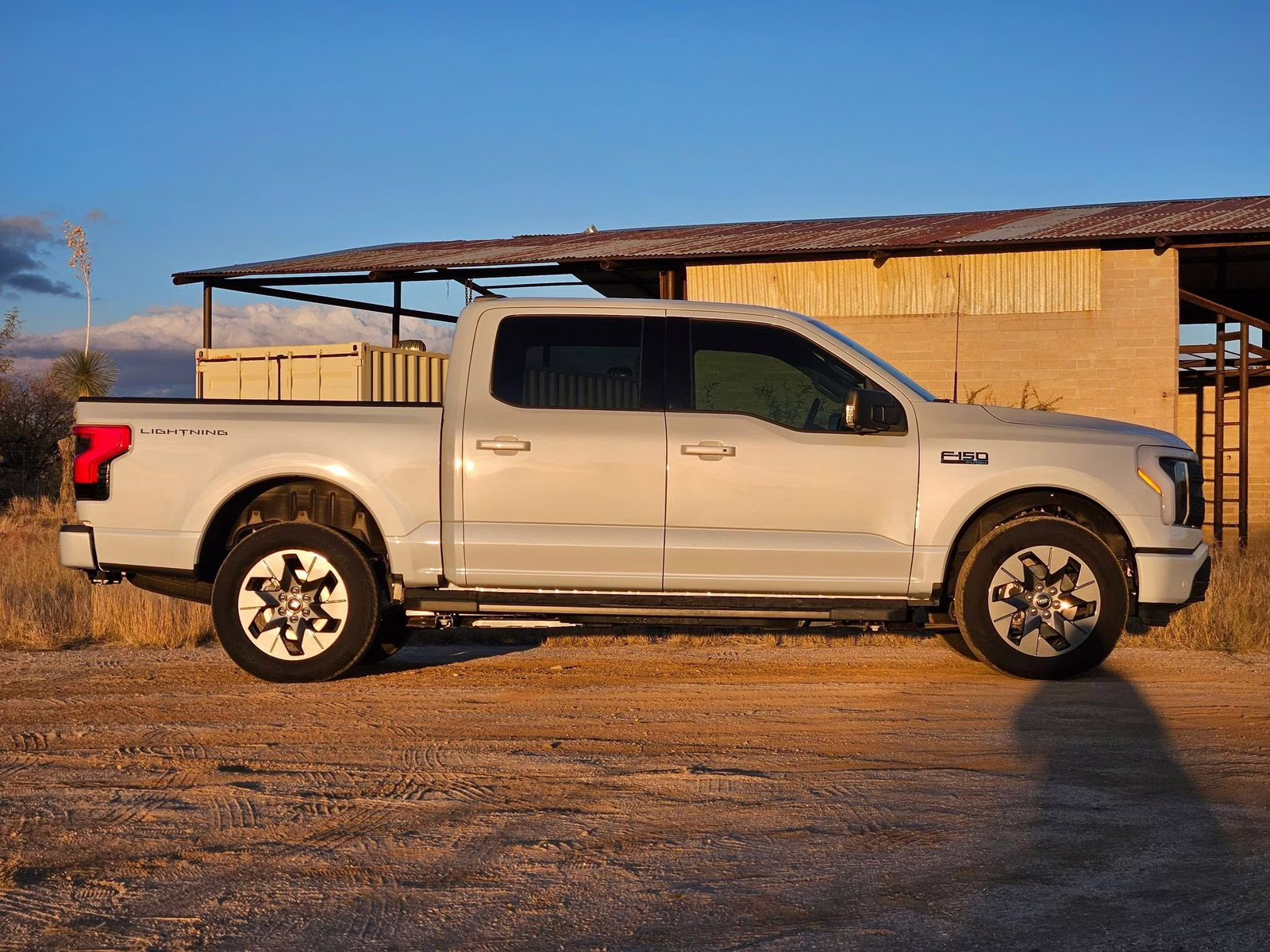 2025 White Metallic Ford F-150 Lightning Flash AWD Truck
