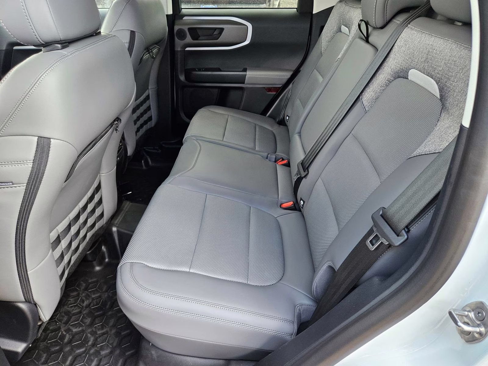 2025 Oxford White Ford Bronco Sport Badlands 4X4 SUV