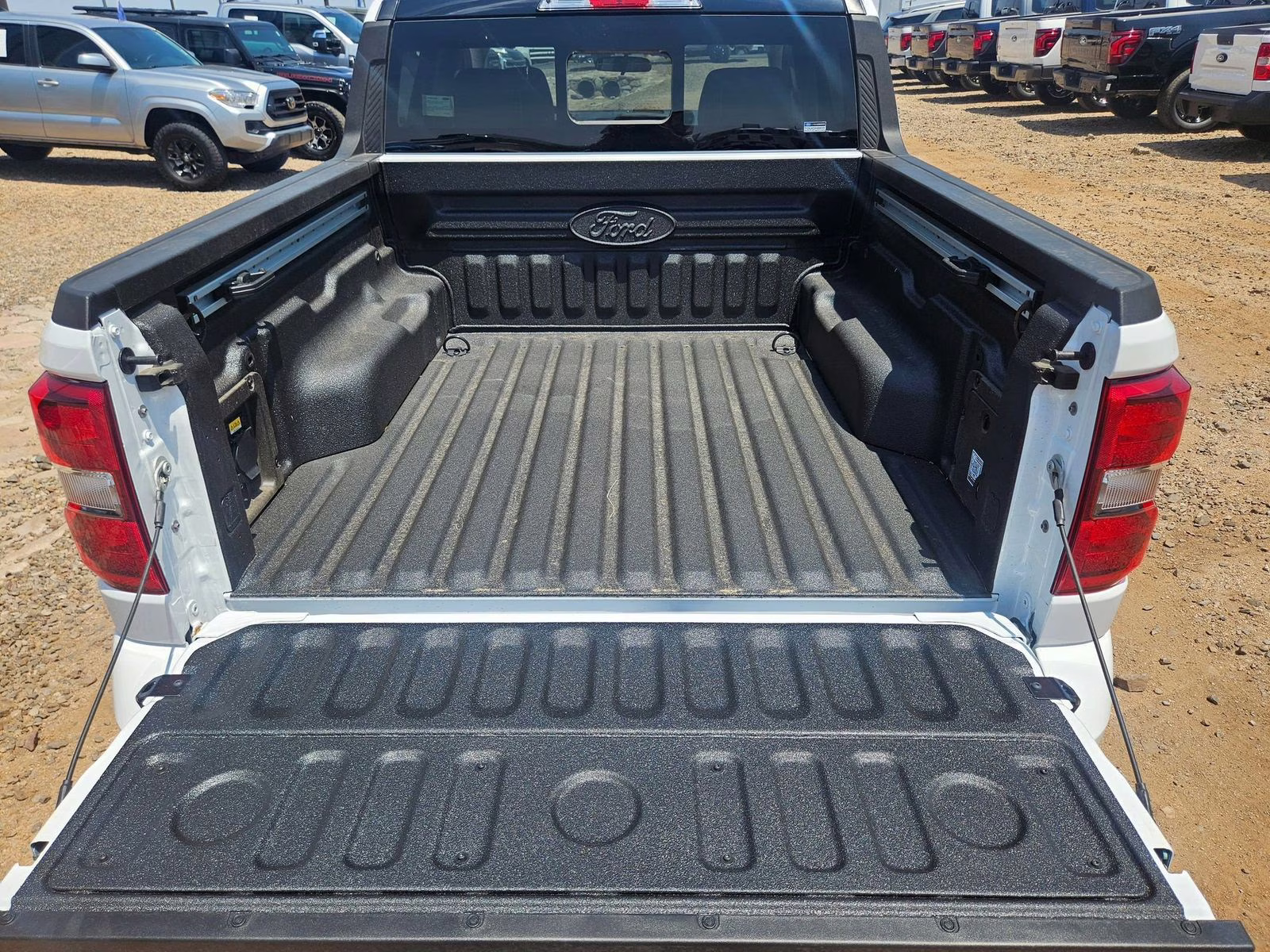 2025 Oxford White Ford Maverick Lobo AWD Truck